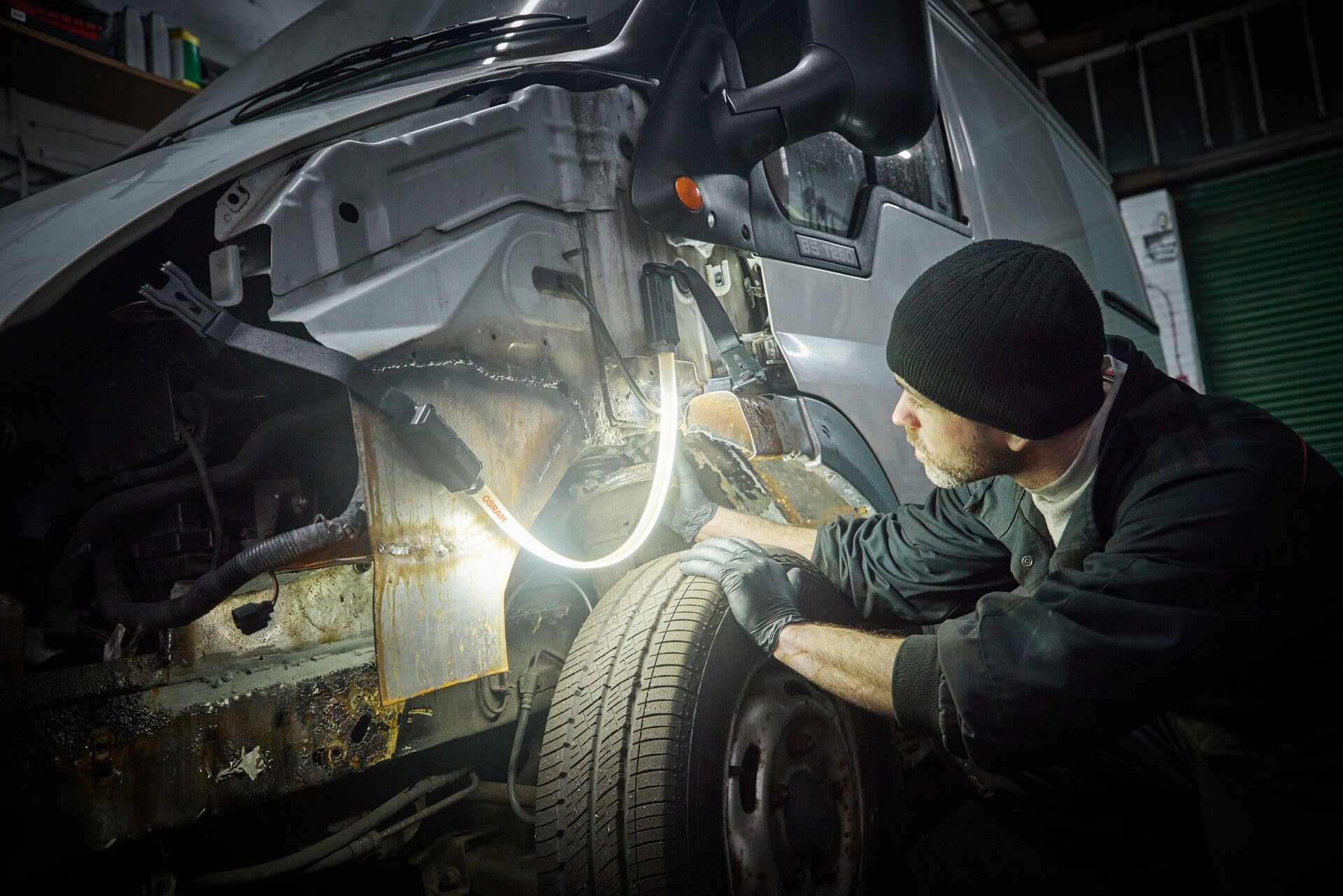 OSRAM LEDInspect FLEXIBLE INSPECTION LIGHT, akumulatorowa lampa inspekcyjna LED, 6000K, jasność do 1000 lm, zdejmowane paski elastyczne