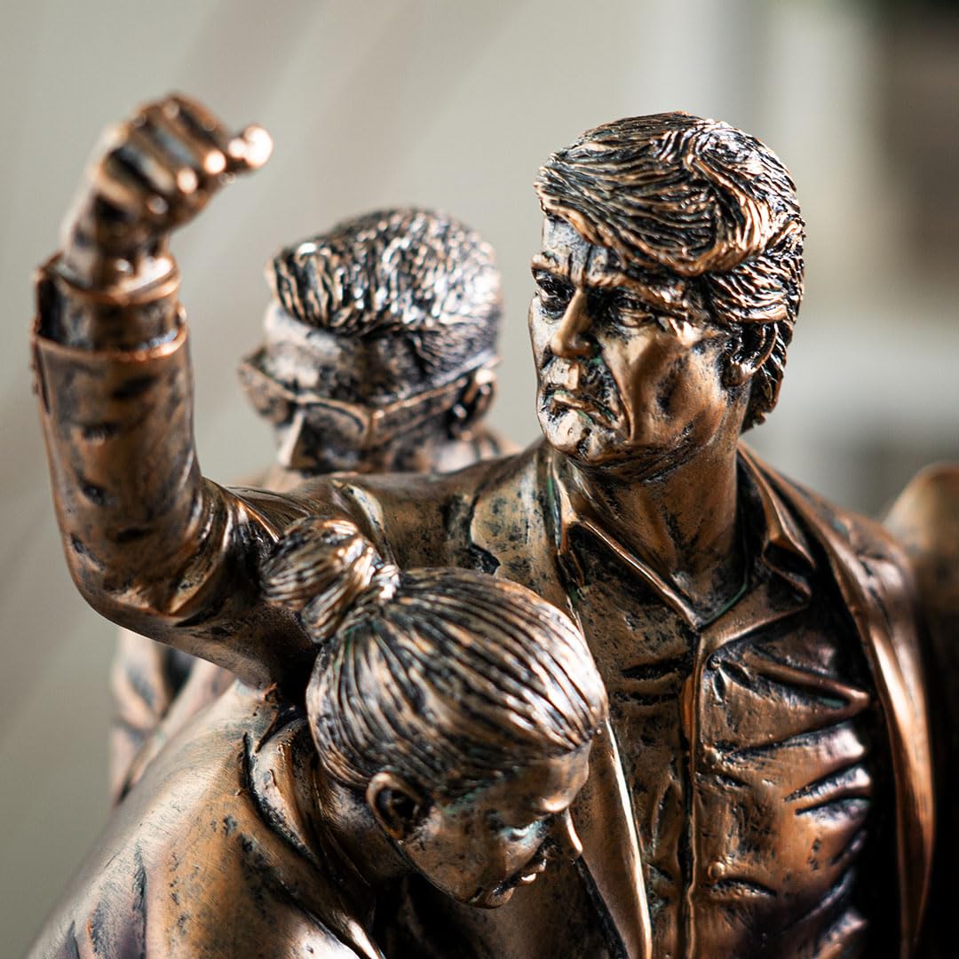 Pacific Giftware Trump Fight, Kunstharz-Figur, detailreich, Bronze-Finish, zeigt ikonischen Moment, Sammlerstück mit amerikanischer Flagge, patriotische Trump-Statue für Heimdekoration und Geschenk