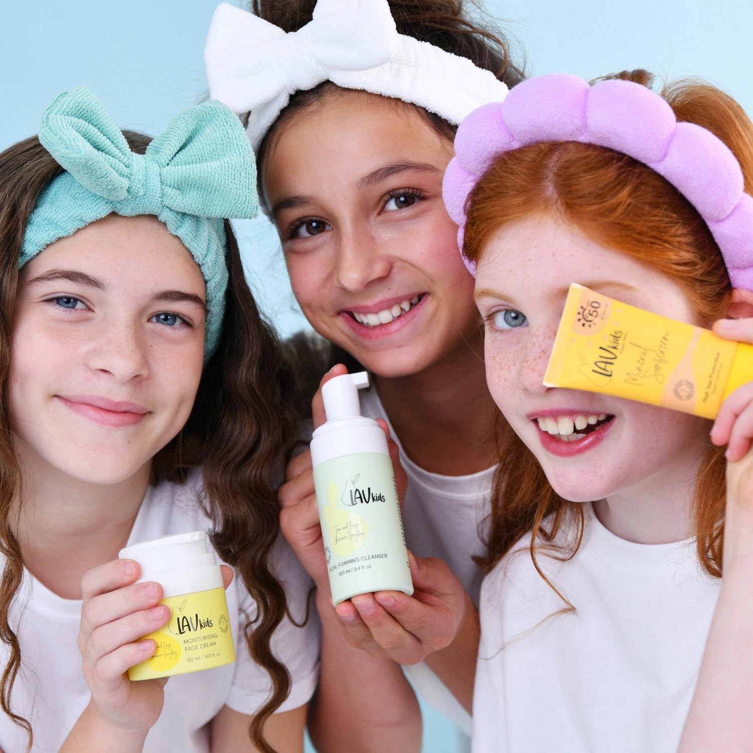 LAV KIDS 3-częściowy zestaw do pielęgnacji skóry dla dzieci, pianka do czyszczenia 100 ml, krem do twarzy 50 ml, ochrona przed słońcem LSF 50 50 ml, z opaską na włosy i workiem siatkowym (nawilżający)