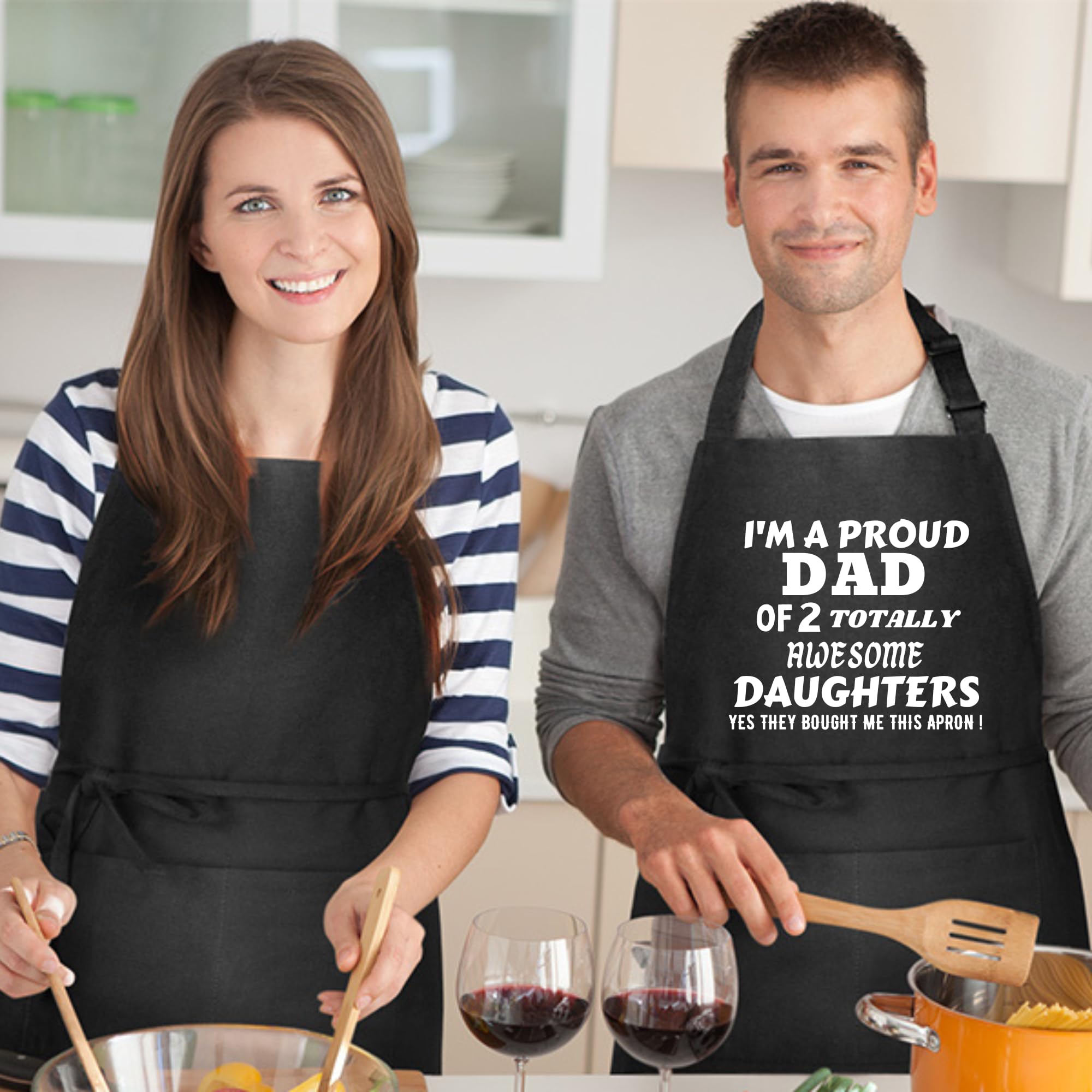 Delantal divertido con texto en inglés "Proud Dad Of Two Totally Awesome Daughters" para barbacoa, para cumpleaños, día del padre, Navidad, día de San Valentín, regalos para papá, marido,