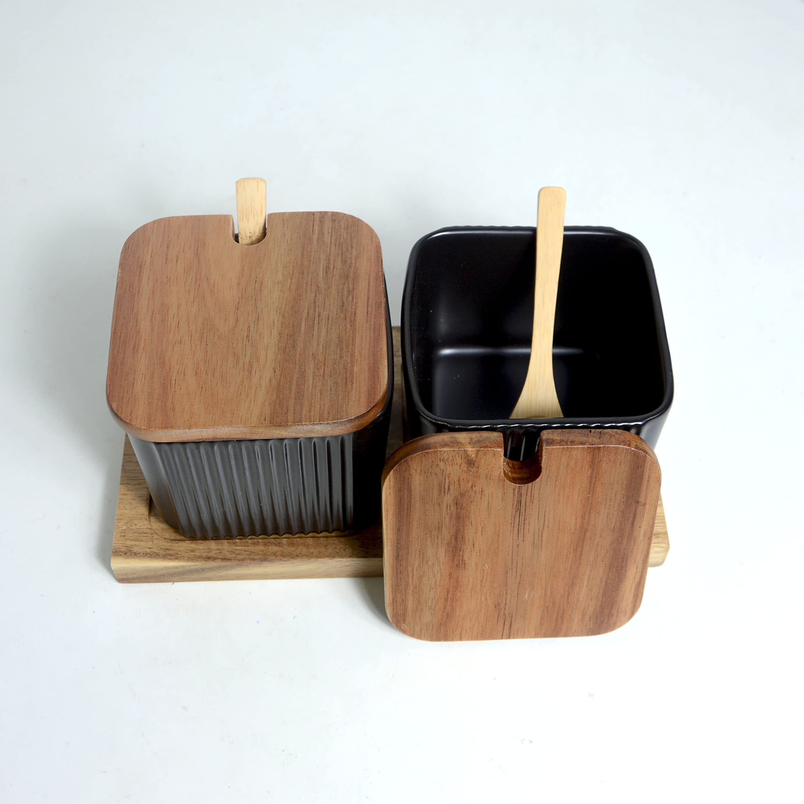BIHOIB Black Porcelain Sugar Bowl Condiment Pot Salt Container with Wooden Lid, Spoon and Tray, Modern Spice Box Seasoning Jar, Set of 2