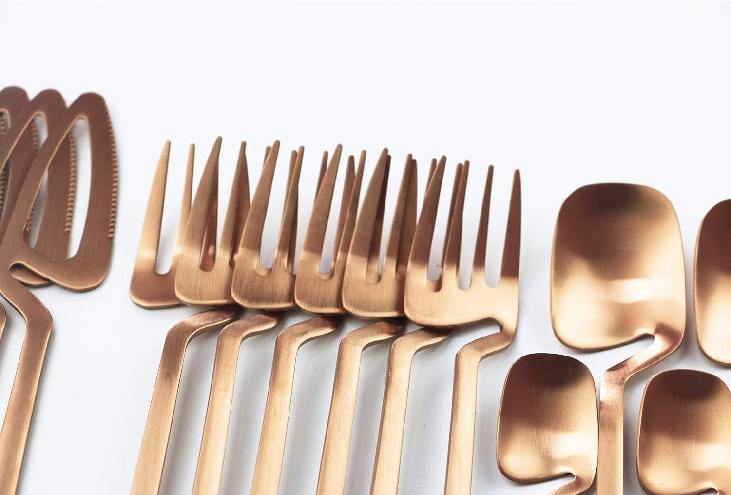 24pcs Copper Dinnerware Set 304 Stainless steel Cutlery Matte Forks Spoons Knives Flatware Set Dinner Silverware Set