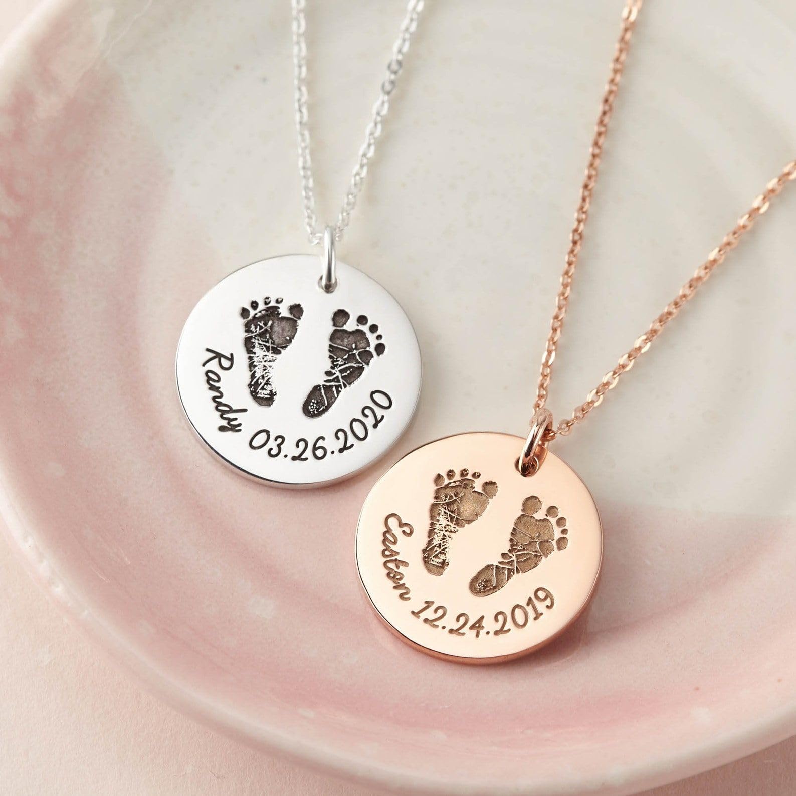Mamá collar bebé pies, nueva mamá joya, huella de bebé nuevo collar Día de la Madre Navidad cumpleaños aniversario fiesta prenatal