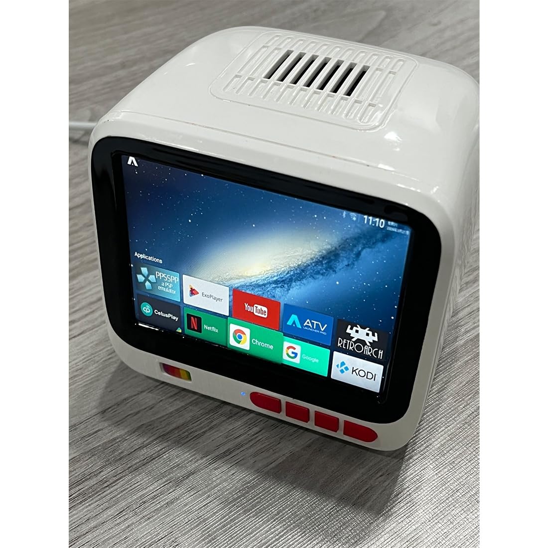 TV retrò da 4 pollici e console di gioco ad alta risoluzione
