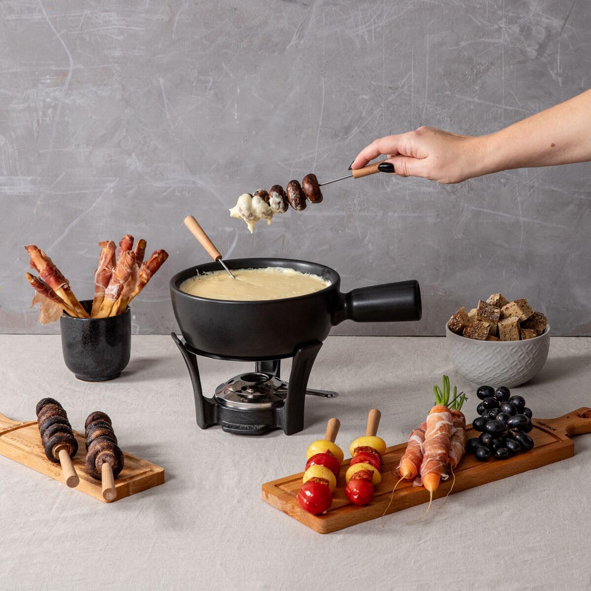 Boska Set à Fondue Nero/Caquelon de fondue avec 6 fourchettes/Support en fonte/Caquelon lavable au lave-vaisselle/Noir / 1 L