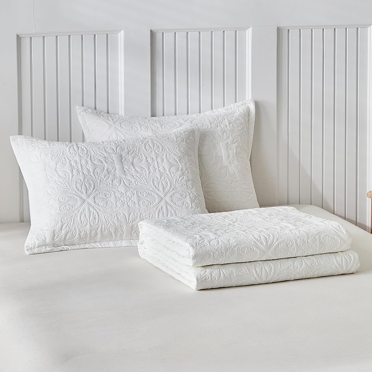 Oversized Quilt Set Super Full/Queen Size 102 * 120 in 3 PC Oversize California King Bedspread Coverlet Set for All Season Soft Bedding Rustic Bedding Cover - Beautiful Paisley Pattern White