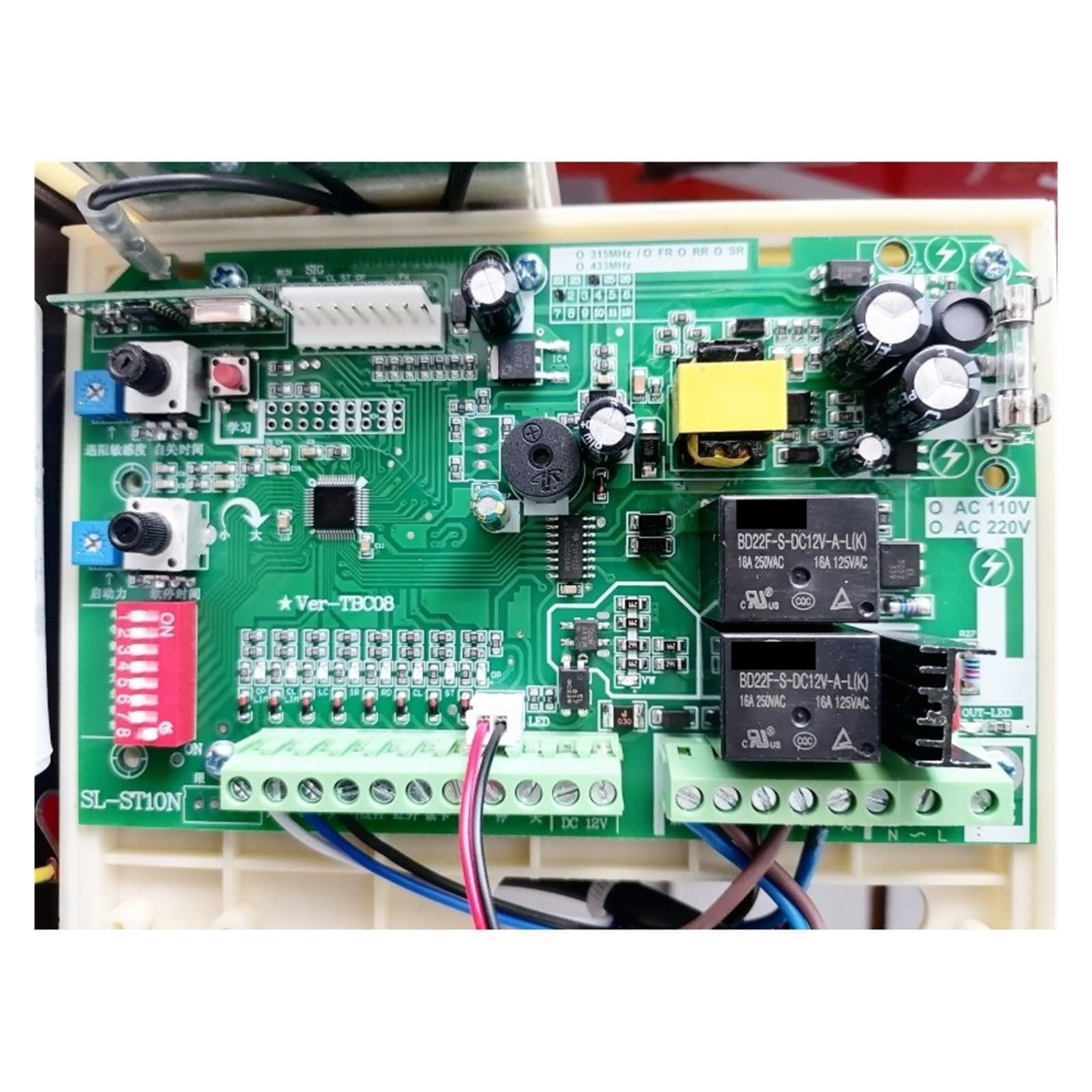 Replacement PCB Circuit Control Board Control Board with Remotes for Sliding Gate Opener Swing Gate Operator Strong Sensitivity(1board only)