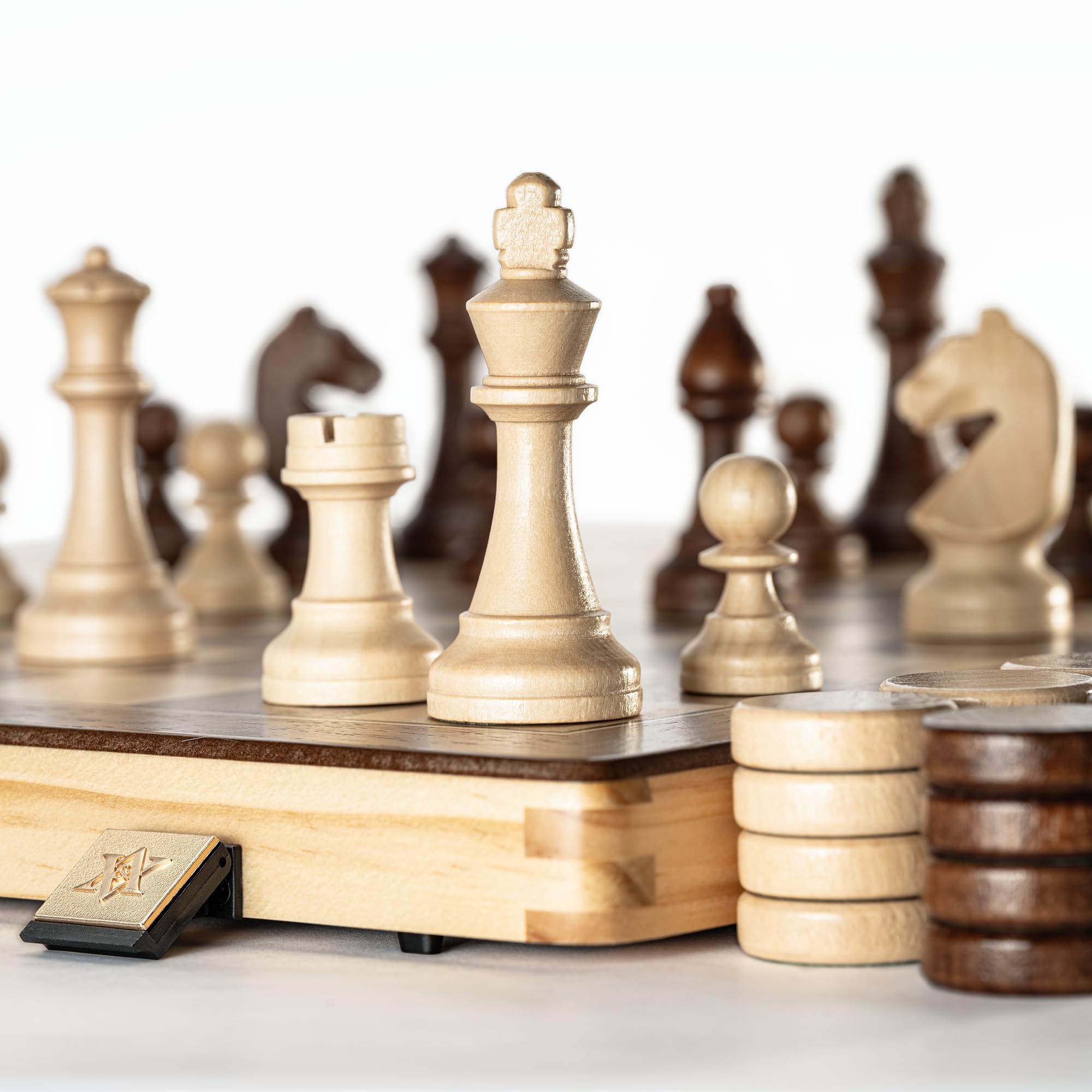 A&A Jeu d'échecs magnétique pliable en bois de 38,1 cm avec pièces d'échecs Staunton de 7,6 cm de hauteur - boîte en pin avec incrustation en acajou et érable