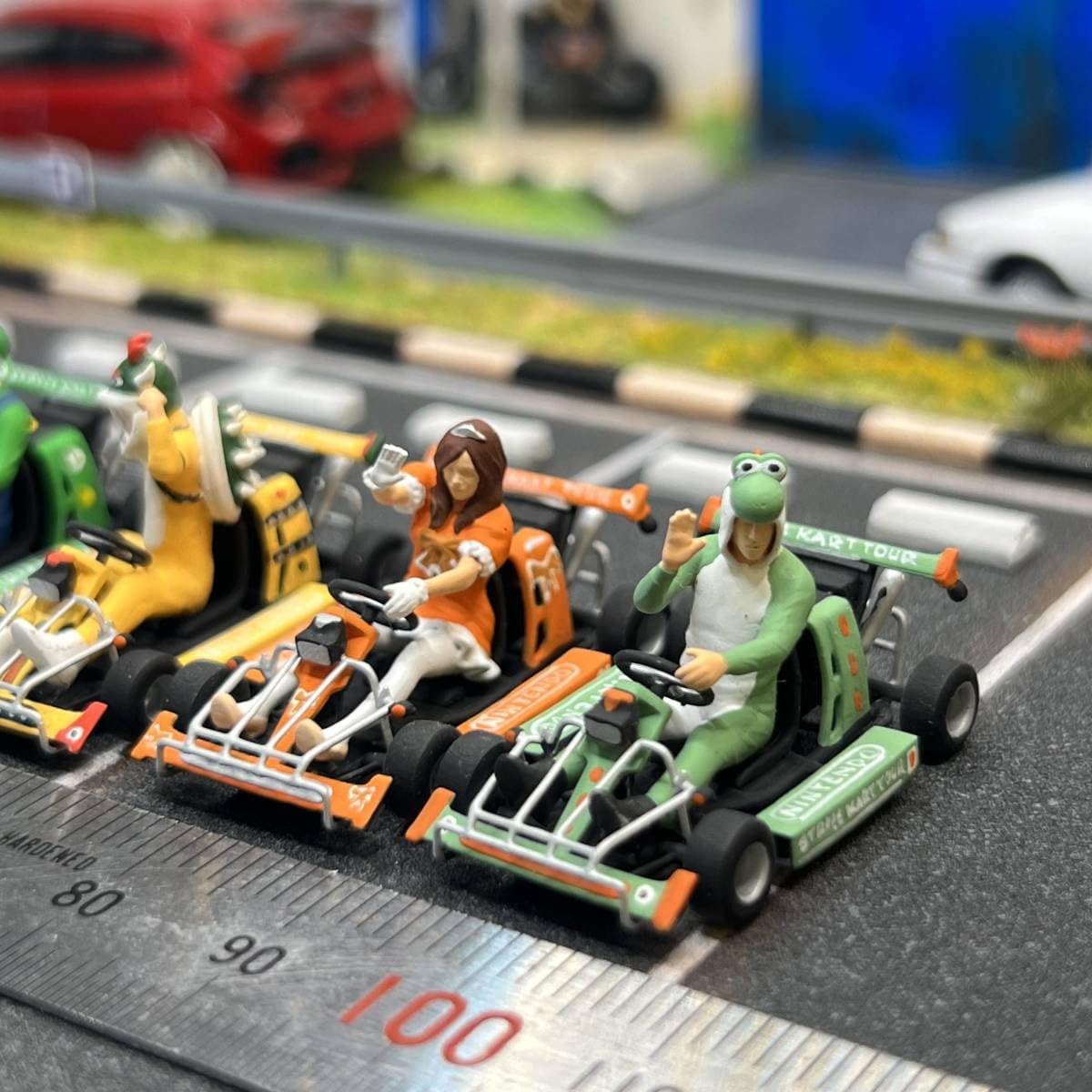 Amazon | 1/64 スケール カートに乗るコスプレイヤー 6人セット 
