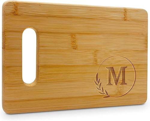 On The Rox Tablas de cortar con monogramas, 9 x 12 pulgadas, tablero de bambú grabado personalizado de la A a la Z (M) - Tabla de cortar de madera