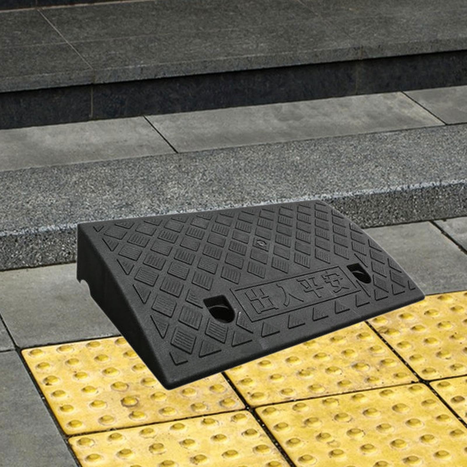 Rampa de Bordillo Portátil Y Fácil de Usar, Cojín Triangular para Subir Terraplenes de Carreteras para Mover Carretillas Y Cortadoras de Césped, Negro 50cmx27cmx9cm