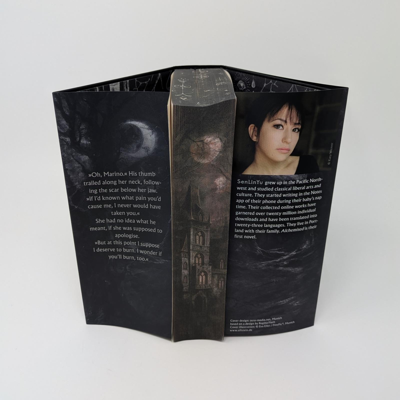 Alchemised English Edition: The global dark fantasy sensation, with sprayed edges