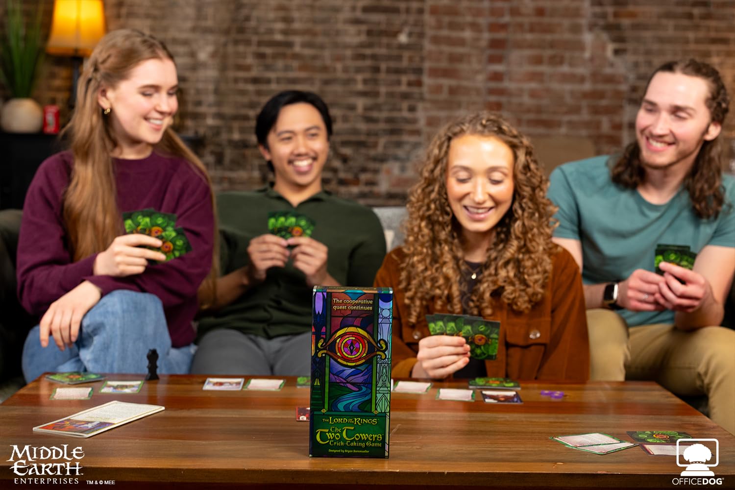 Asmodee | Le Seigneur des Anneaux: Les Deux Towers: Trick-Taking Game | Jeu de cartes coopératif | Âge 10+ | 1-4 joueurs | 20+ minutes de temps de jeu en anglais