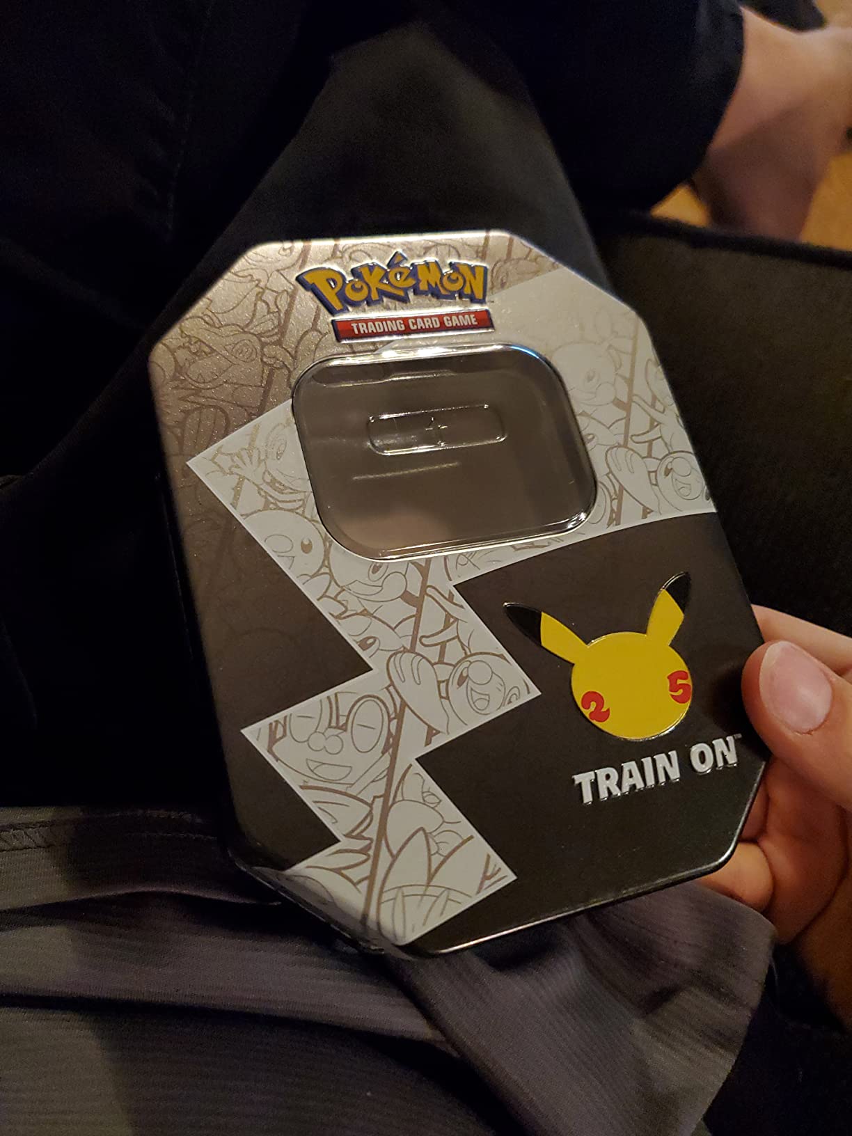 Pokémon Celebrations Tin - Sylveon V (25th Anniversary), Includes 4 Celebrations & 2 Additional Booster Packs