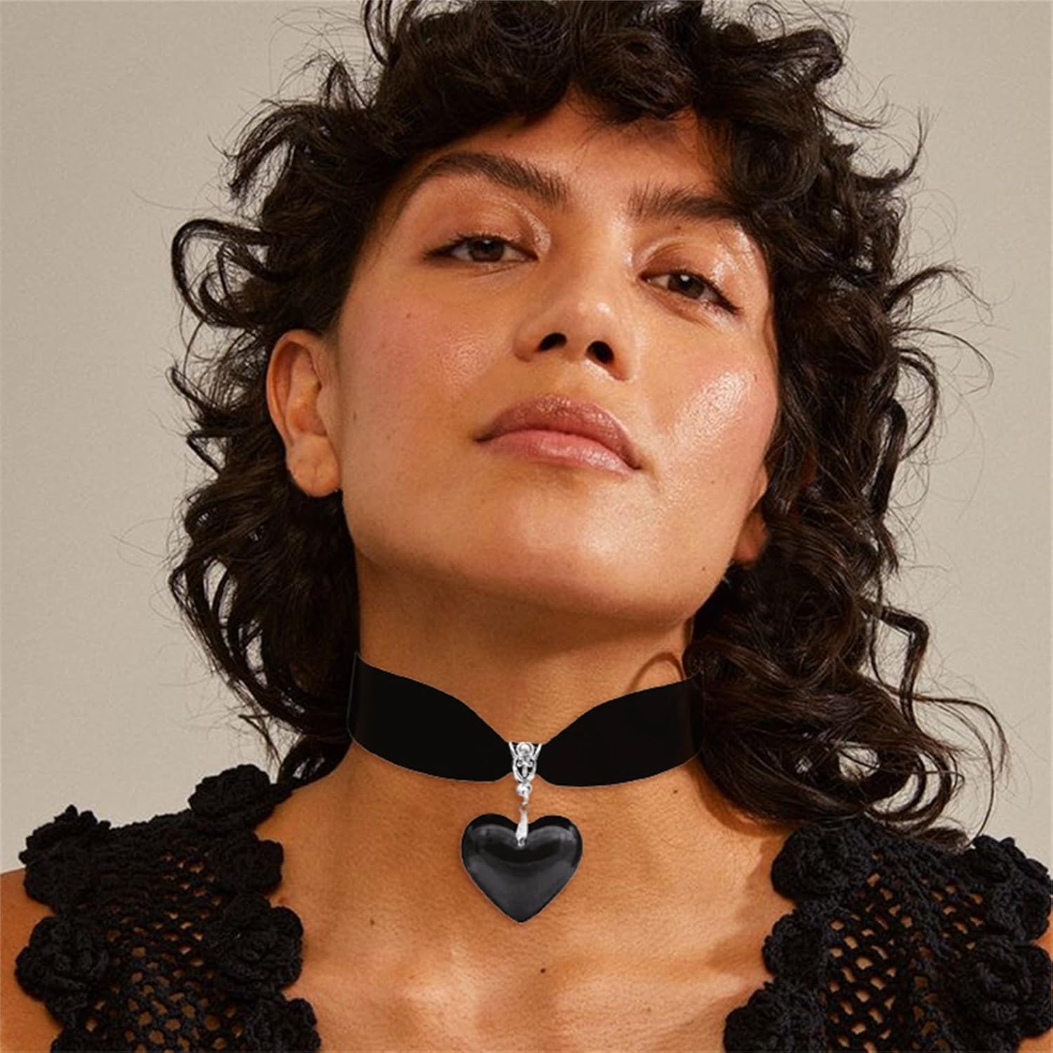 Red Heart Necklace Queen of Hearts Accessories Gothic Black Velvet Heart Choker Necklace Vintage Victorian Halloween Cosplay Party Jewelry Gift for Woman - Image 3