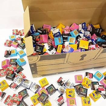 Amazon.co.jp: チロルチョコ 324個 バラエティ 宝箱ギフトセット