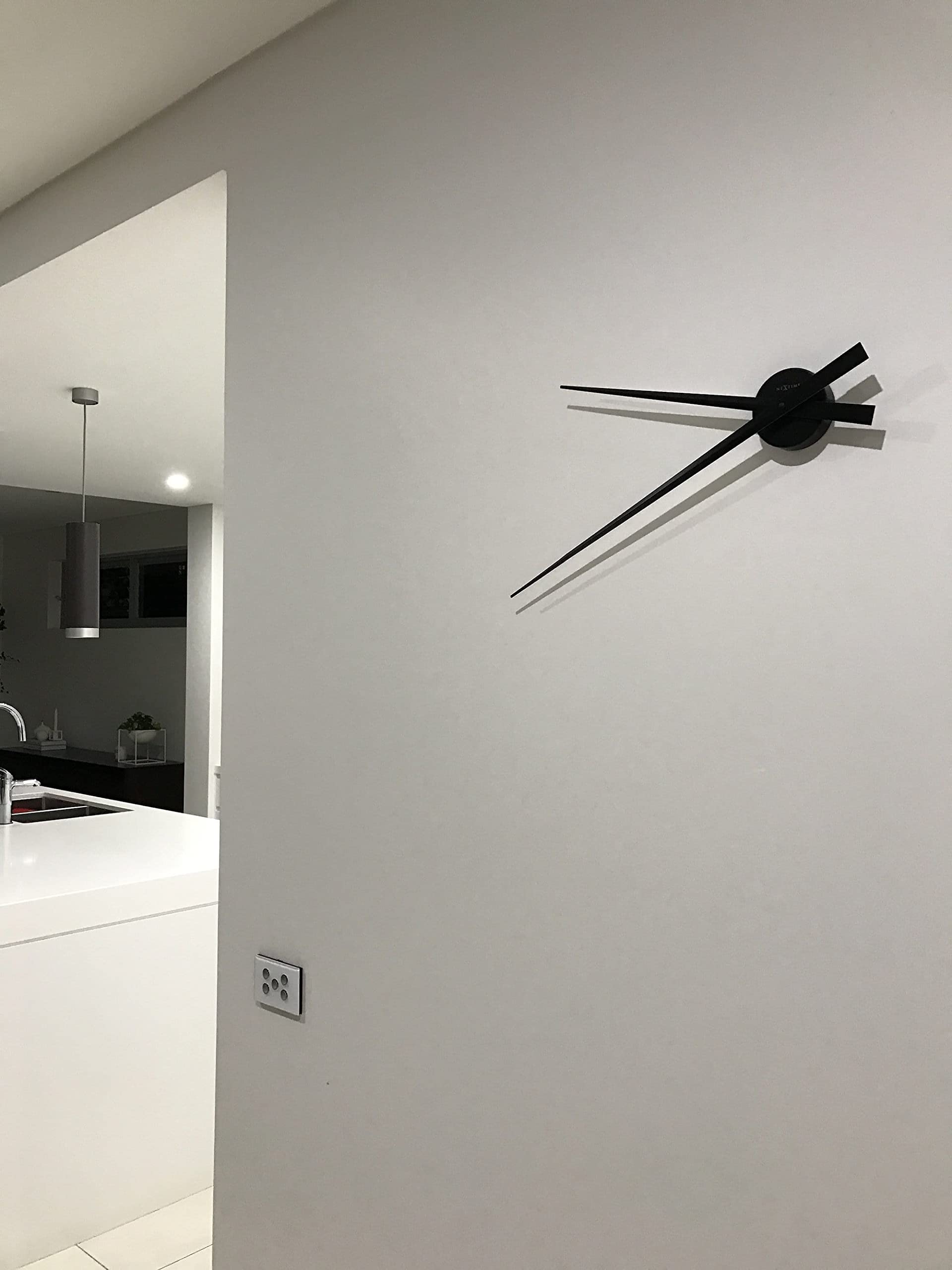 Nextime 2269zw - Manecillas de reloj de pared;Nextime - 2269zw - Pendule Mural - 90cm de diamètre - Quartz Analogique -aluminuim - Chiffres Noirs - " Hands "