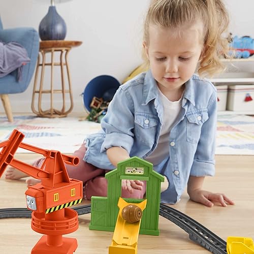 Miniatura 2 de Thomas & Friends Cassia Crane & Cargo Set, juego de tren motorizado y pista para preescolares a partir de 3 años