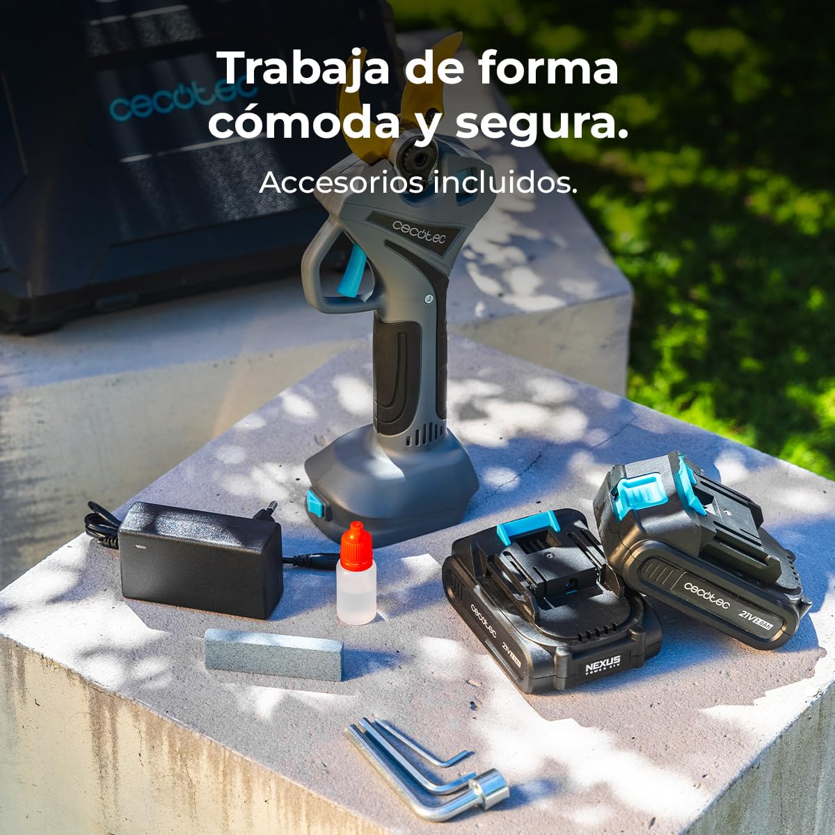 Cecotec Tijeras de Podar Eléctricas TitanCut 5000. 2 Baterías 21V, Motor sin Escobillas, Ramas hasta 40mm, Cuchillas con Revestimiento de Titanio, Control Digital, Incluye Maletín y Accesorios