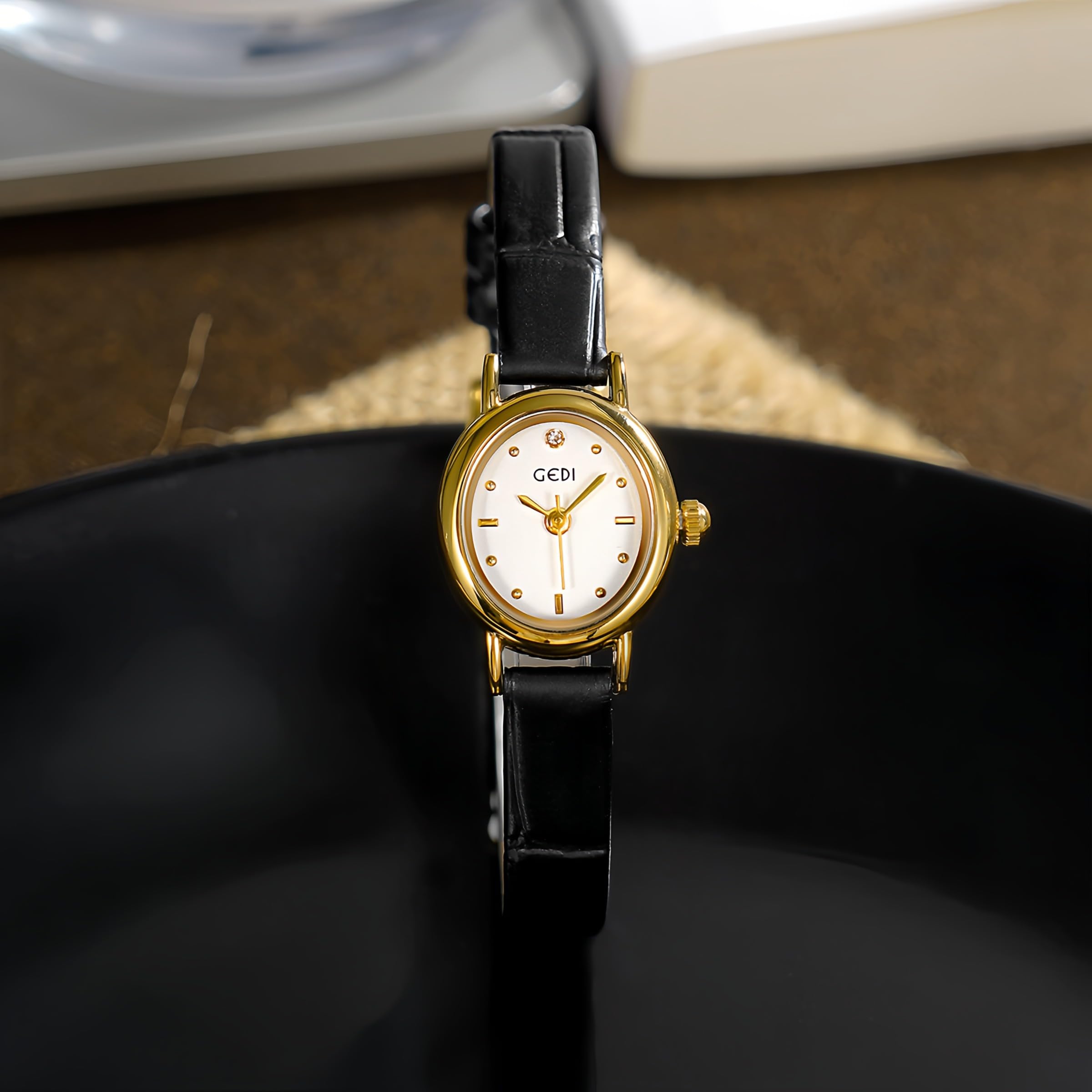 Gosasa Elegante orologio da donna retrò con cinturino in pelle moda vestito diamante piccolo quadrante ovale orologio da donna casual impermeabile orologio da polso al quarzo