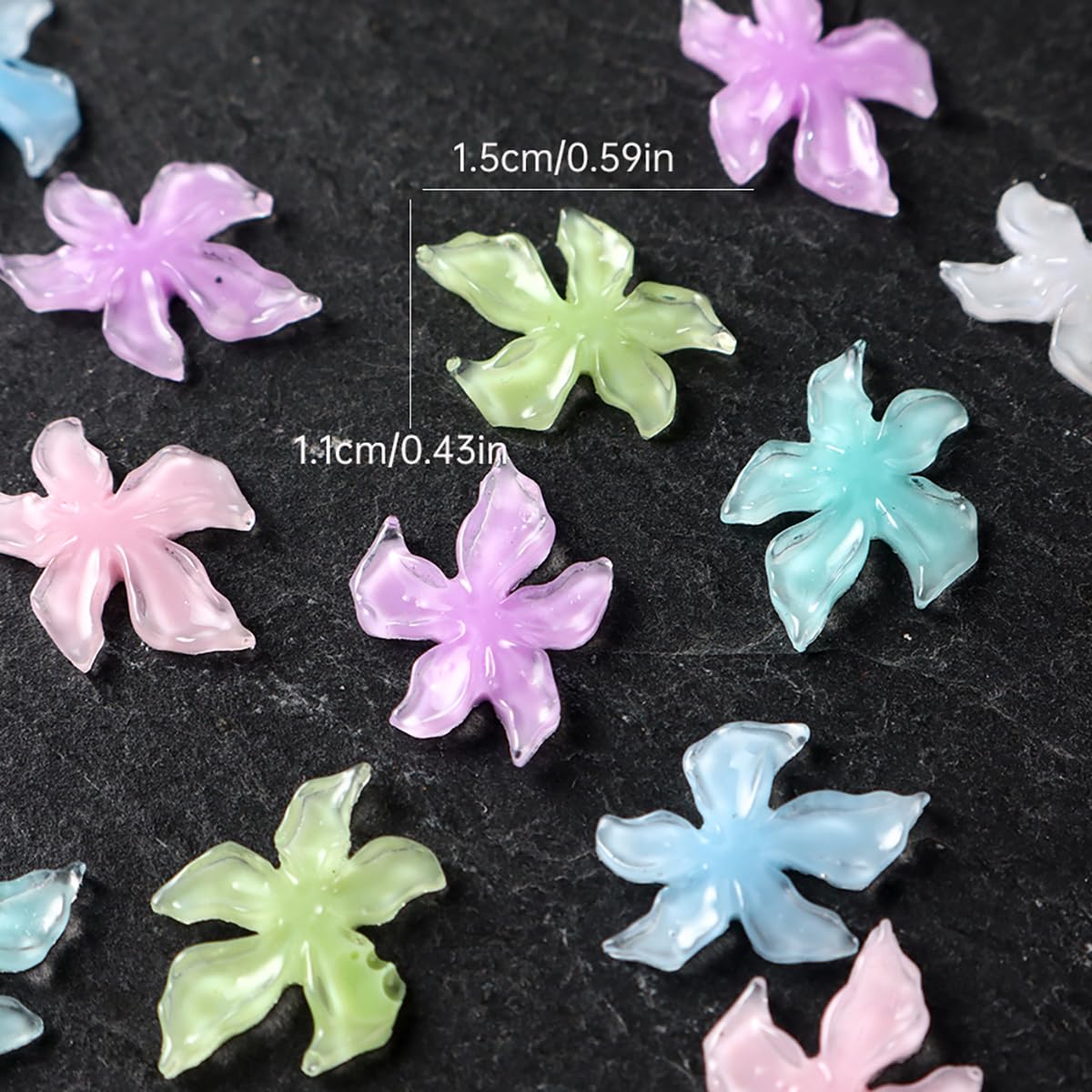 100 dijes de uñas de flores de cristal y gemas de colores mezclados con diamantes de imitación florales de primavera 3D de flores hawaianas, joyería de uñas, cuentas doradas, dijes de arte de uñas 6