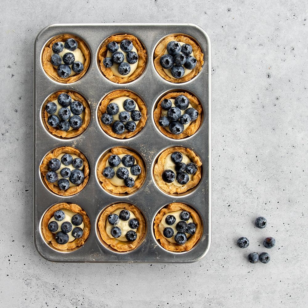 Nordic Ware Muffinblech mit 12 Löchern, Silver