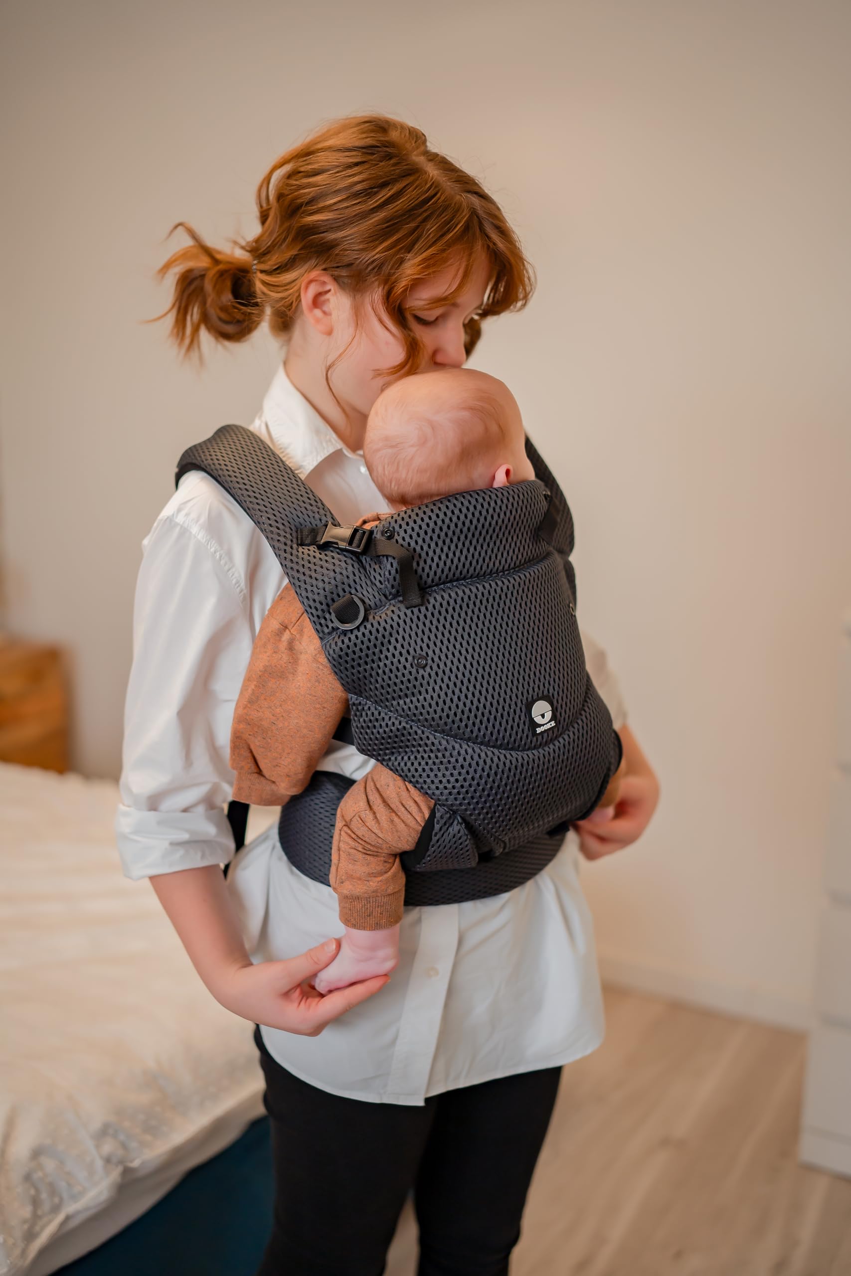 Dooky Urban Comfort - Portabebés ergonómico (apto desde el nacimiento 0-3 años y 3,5-15 kg, material transpirable, tres opciones de transporte diferentes), color negro