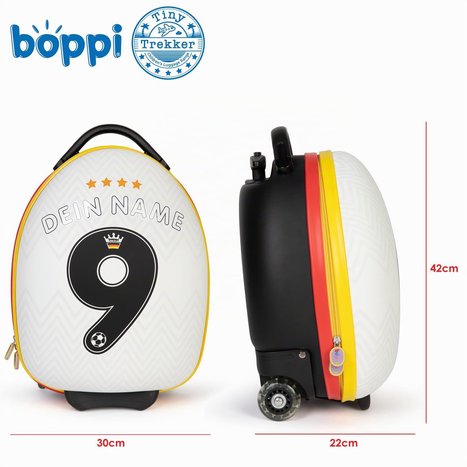 boppi Tiny Trekker Kinderkoffer mit Rollen 17L | Leichter Reisetrolley für Kinder Handgepäck Größe | Fußball Deutschland Design mit Stickern | Kinder Reisekoffer WM 2026 Weltmeisterschaft Fan Koffer