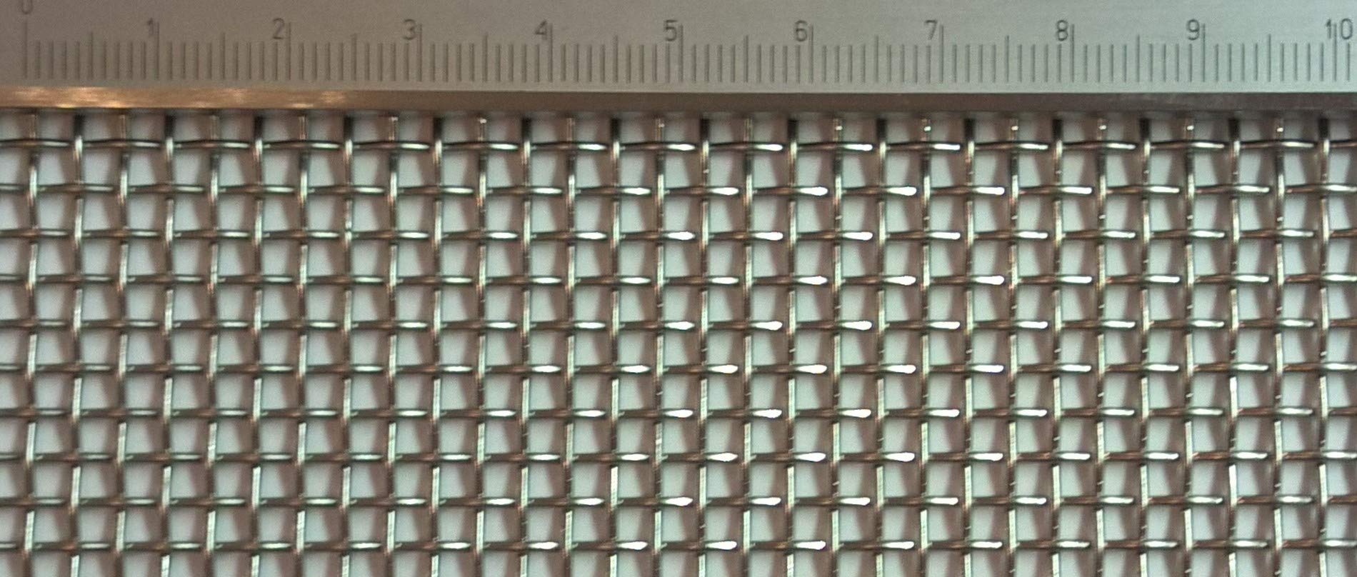 Tkanina druciana ze stali nierdzewnej o szerokości oczek 2,5 mm, grubość drutu 1 mm. 1 m x 60 cm