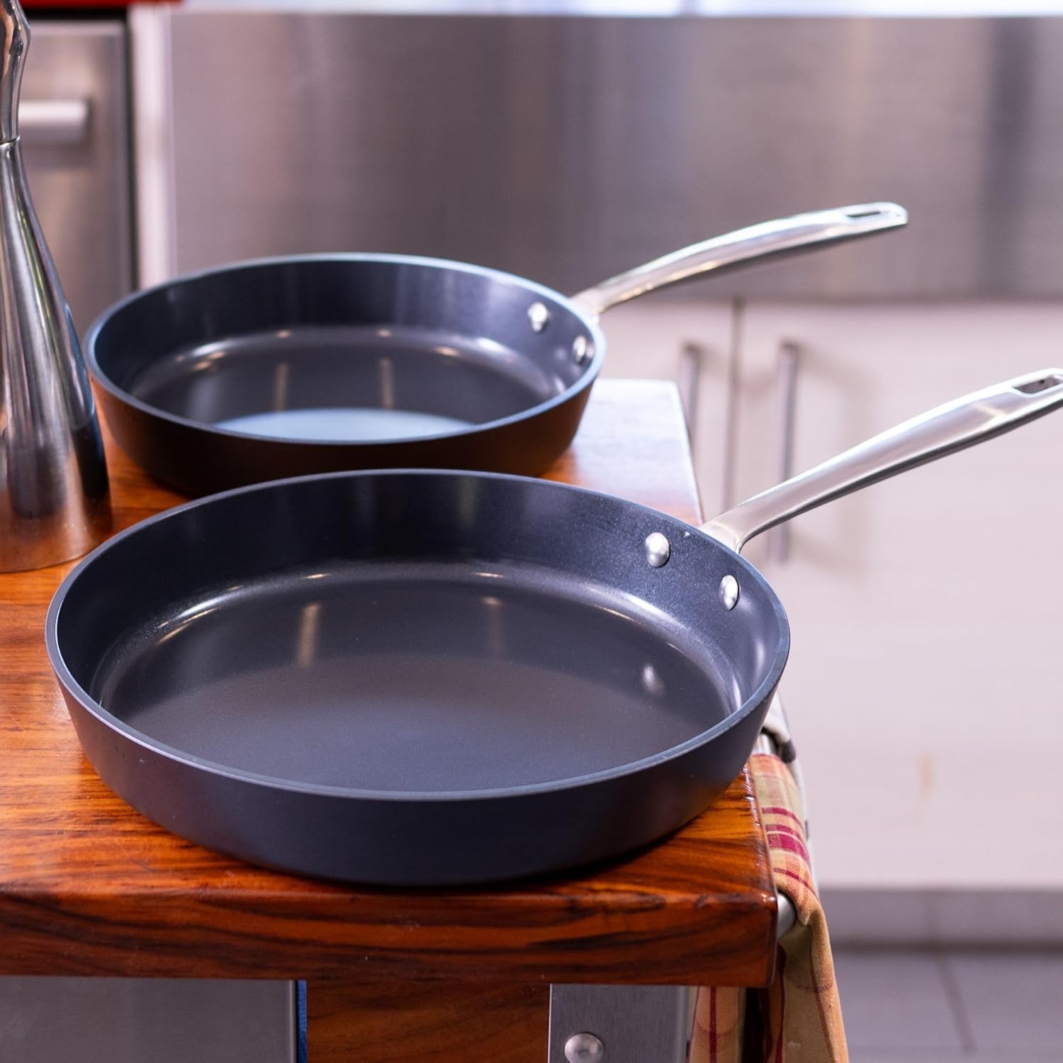 Alva Maestro Ceramic Nonstick Frying Pan, 9.5-Inch, PFAS-Free Healthy Cooking, Induction Safe, Recycled Aluminum, 10-Year Warranty