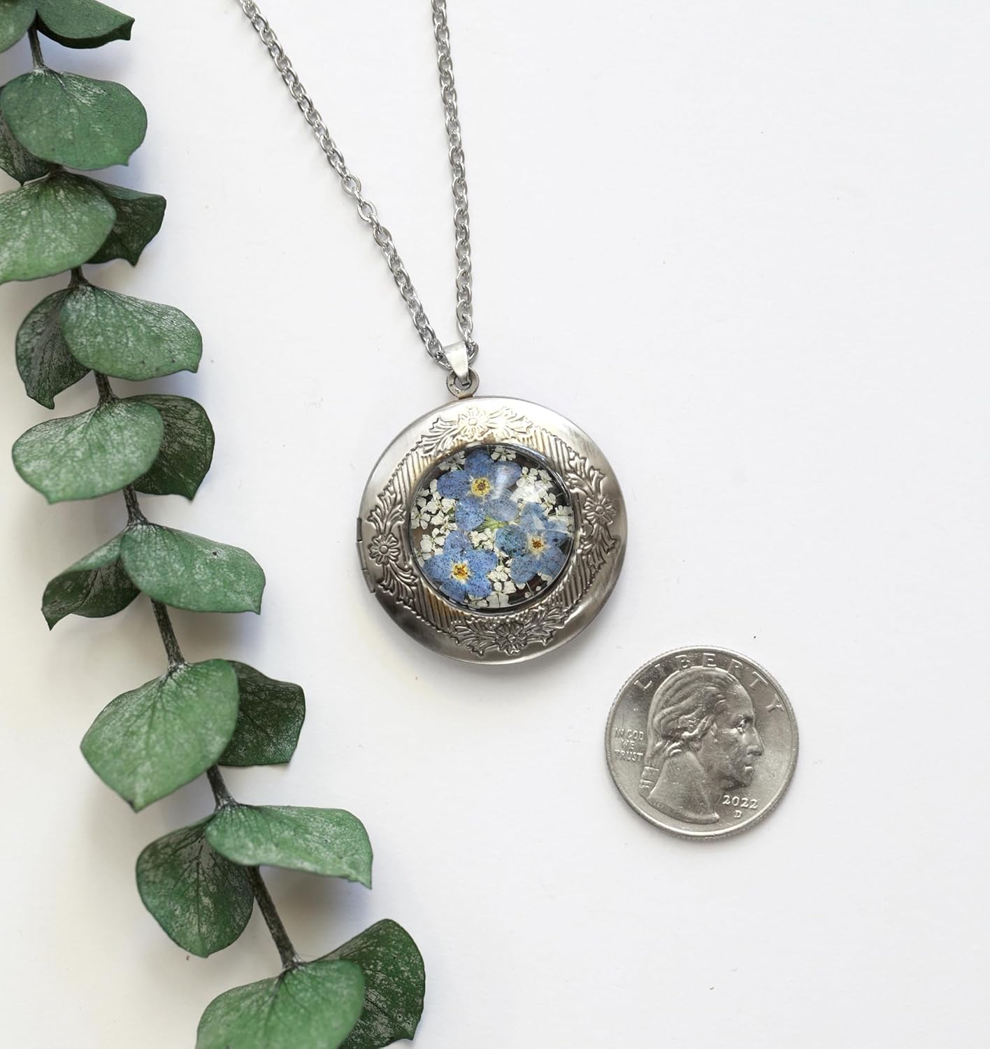 Handmade Oval Shaped Photo Locket with dried Pressed Flowers Locket pendant Necklace - Image 6