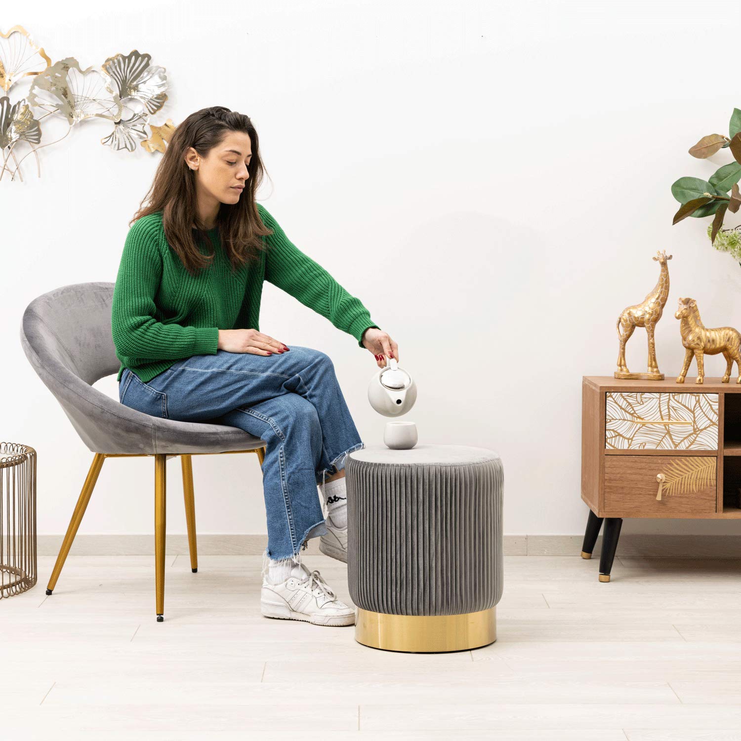 Pouf In Velluto Grigio Tortora Con Base Dorata | Sgabello Glam Per Soggiorno O Camera | Portata 150 Kg - Foto 2