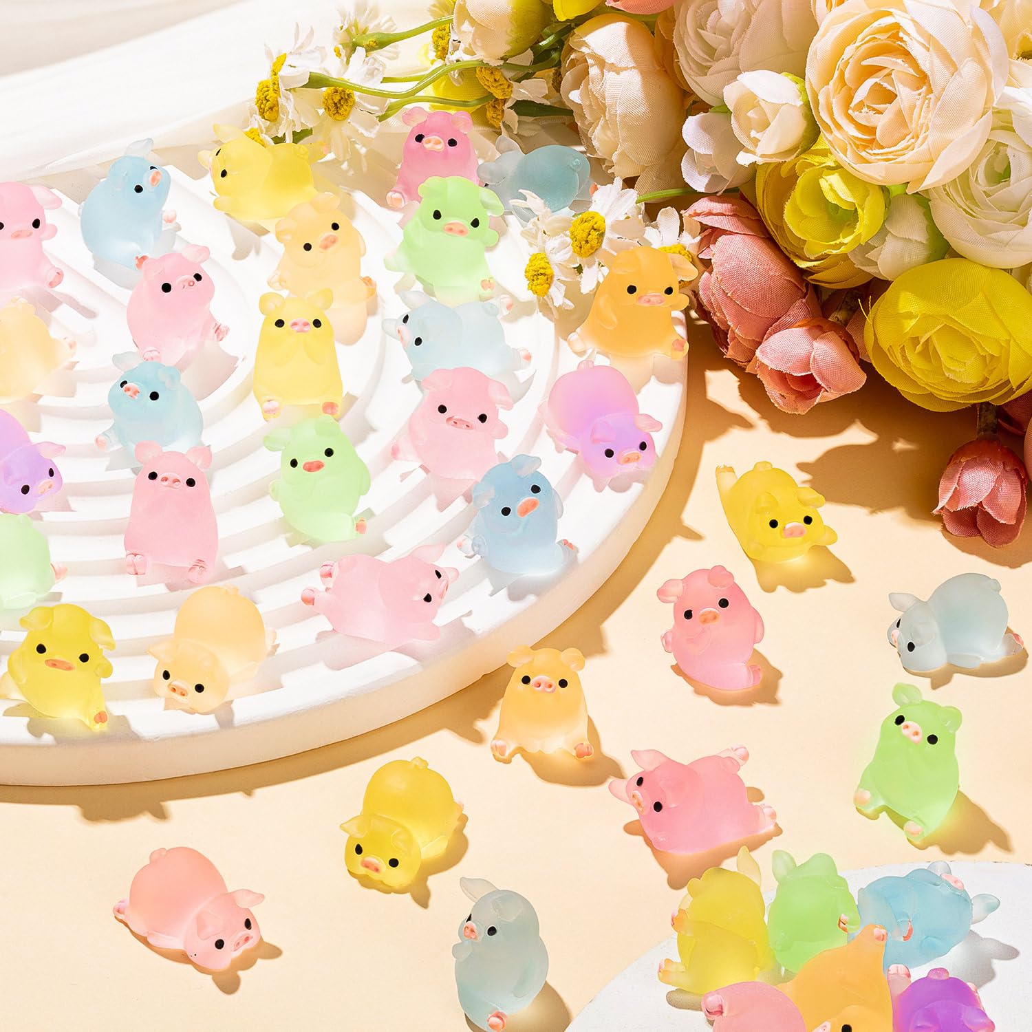 LHSYFBZ 36Pcs Luminous Mini Resin Pig, Miniature Pig, Glow in The Dark Tiny Ornament for Garden Landscape Aquarium Dollhouse Birthday Party Room Crafts Decor