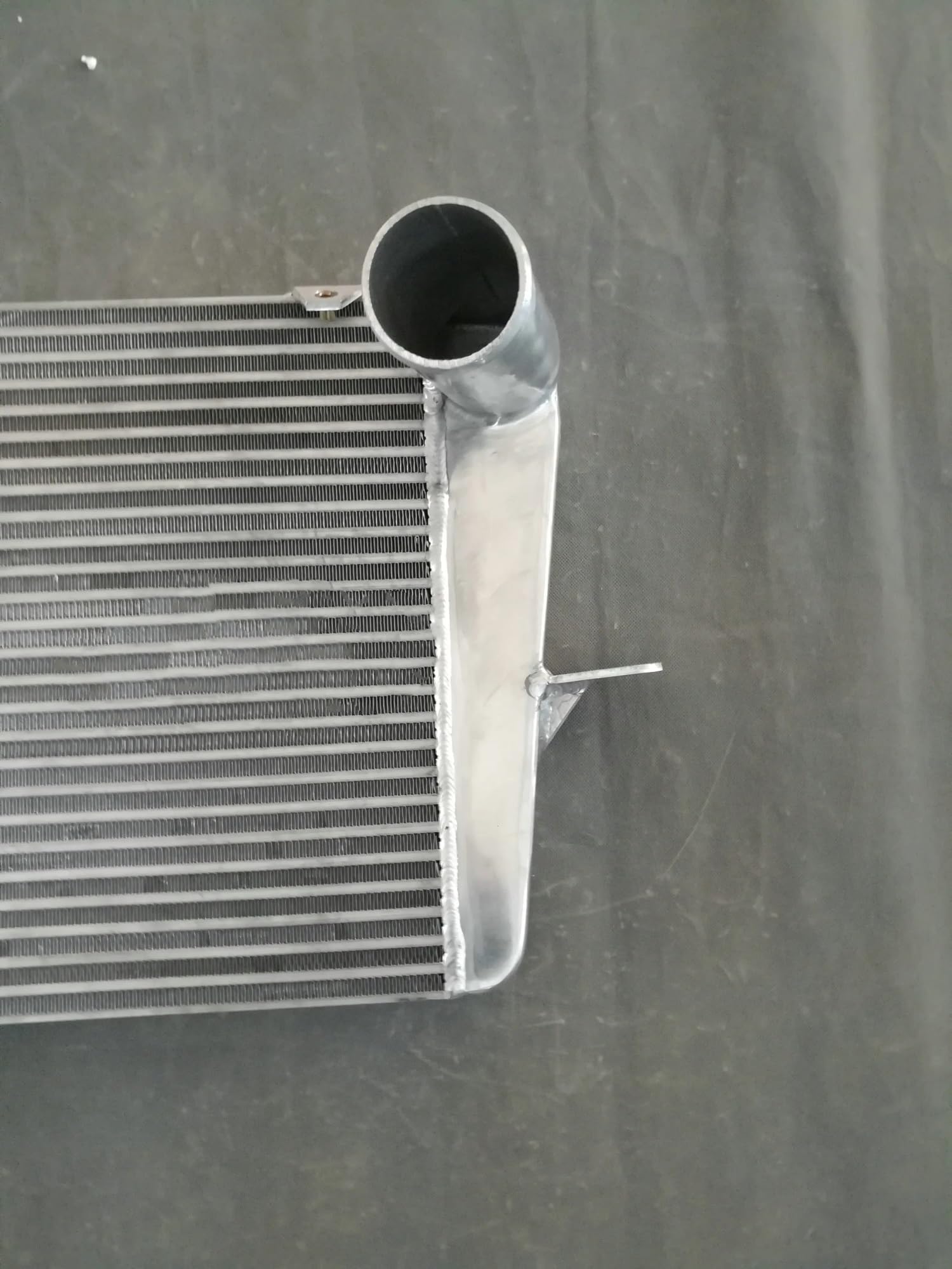 Intercooler aluminiowy Pasuje do ESCORT Pasuje do SIERRA RS500/RS COSWORTH 2.0 Ponadgabarytowy aluminiowy intercooler do montażu przedniego