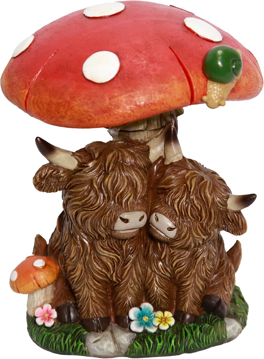 Alpine Corporation WJY132HH Estatua de vaca de las tierras altas bajo setas – Estatua decorativa de jardín de hadas para interior y exterior de 6 pulgadas para patio, césped, estante y exhibición de decoración del hogar
