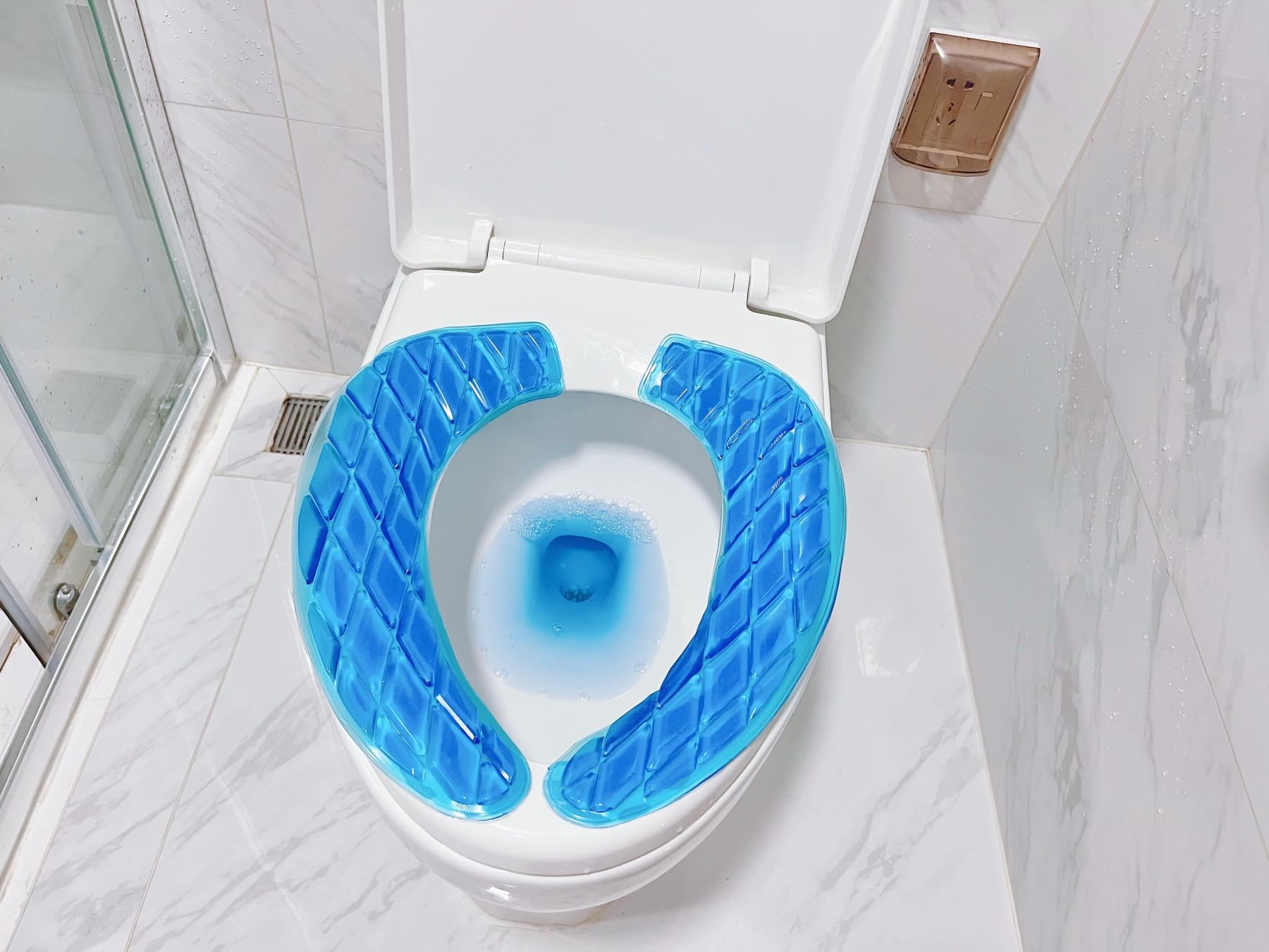 Gel-WC-Sitzkissen, waschbarer WC-Sitzbezug, gepolstertes Kissen für Toiletten und Toilettenstuhl, wiederverwendbar, selbstklebendes Donut-Pad für ältere Menschen, Senioren (blau)