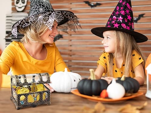 Miniatura 6 de FLYAB Caja del tesoro pirata  Cofre del tesoro de plástico con cerradura y llaves, gemas, monedas de oro, anillos, aretes de calavera para