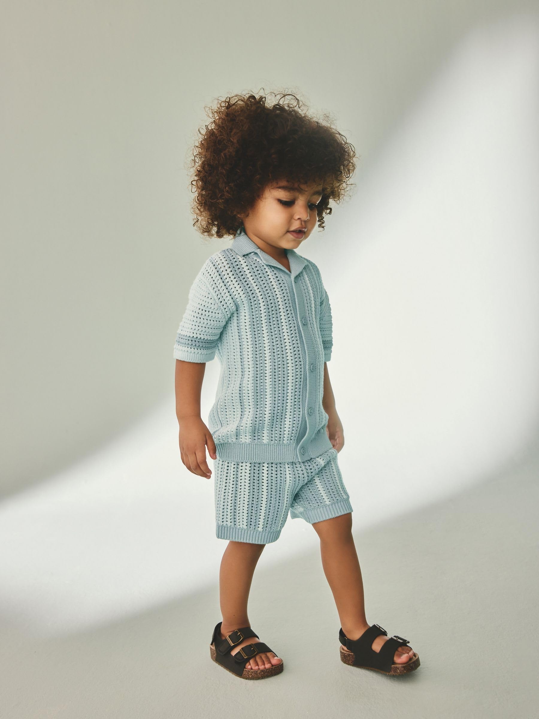 NEXT Jungen Standard Kurzarm-Hemd mit Häkel- + Strickdetails und Shorts 62-140
