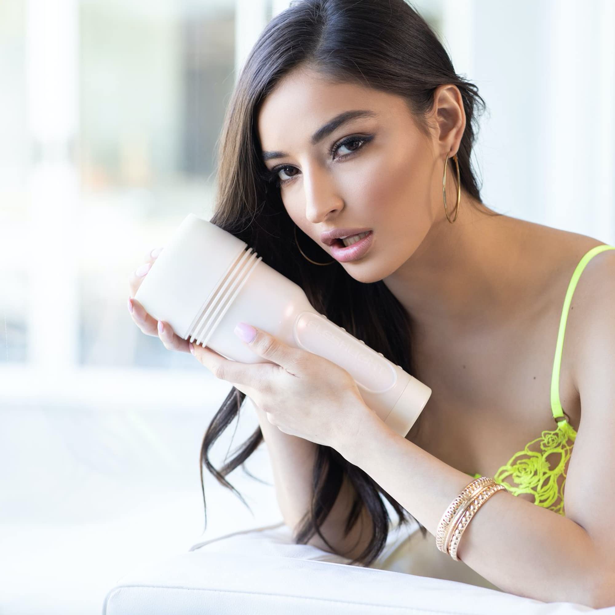 Fleshlight - Emily Willis - Masturbador Masculino Experiencia Real - Superskin – Estimulación de Zonas Sensibles - Experiencia Squirt - Moldeado de Emily Willis - Fácil de Limpiar Piel