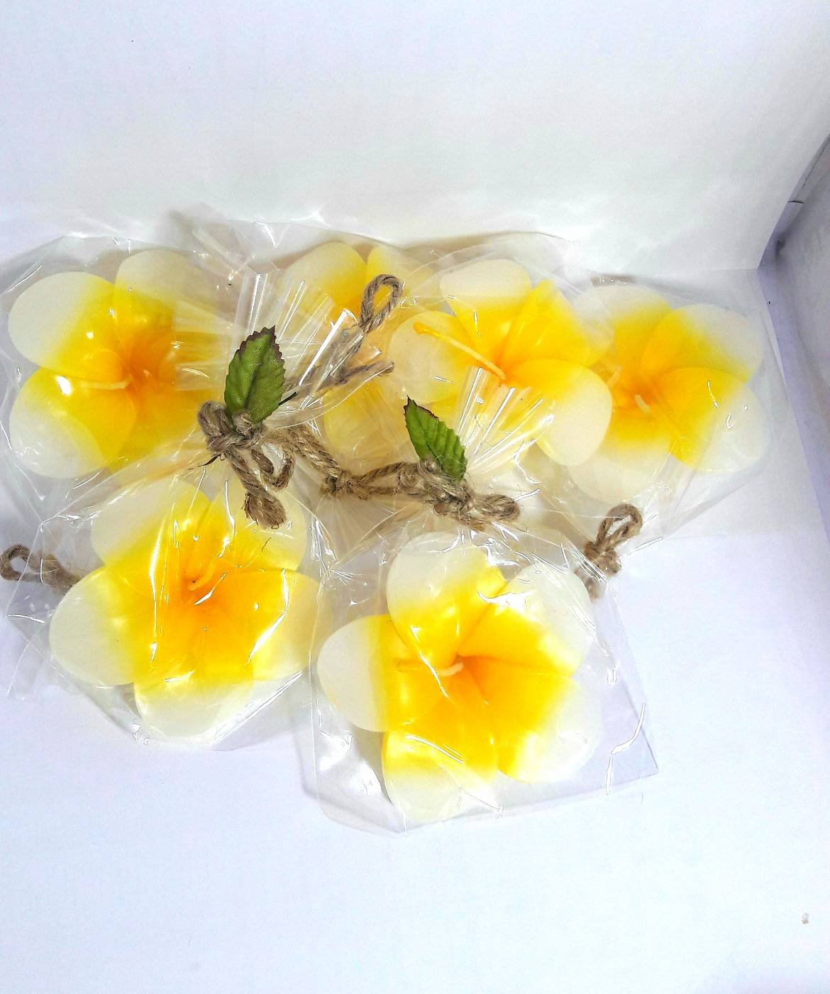 Thailand Handmade Floating Candles Plumeria Flower Aromatherapy Relax Candle White/Yellow Color 10 Pieces per Package