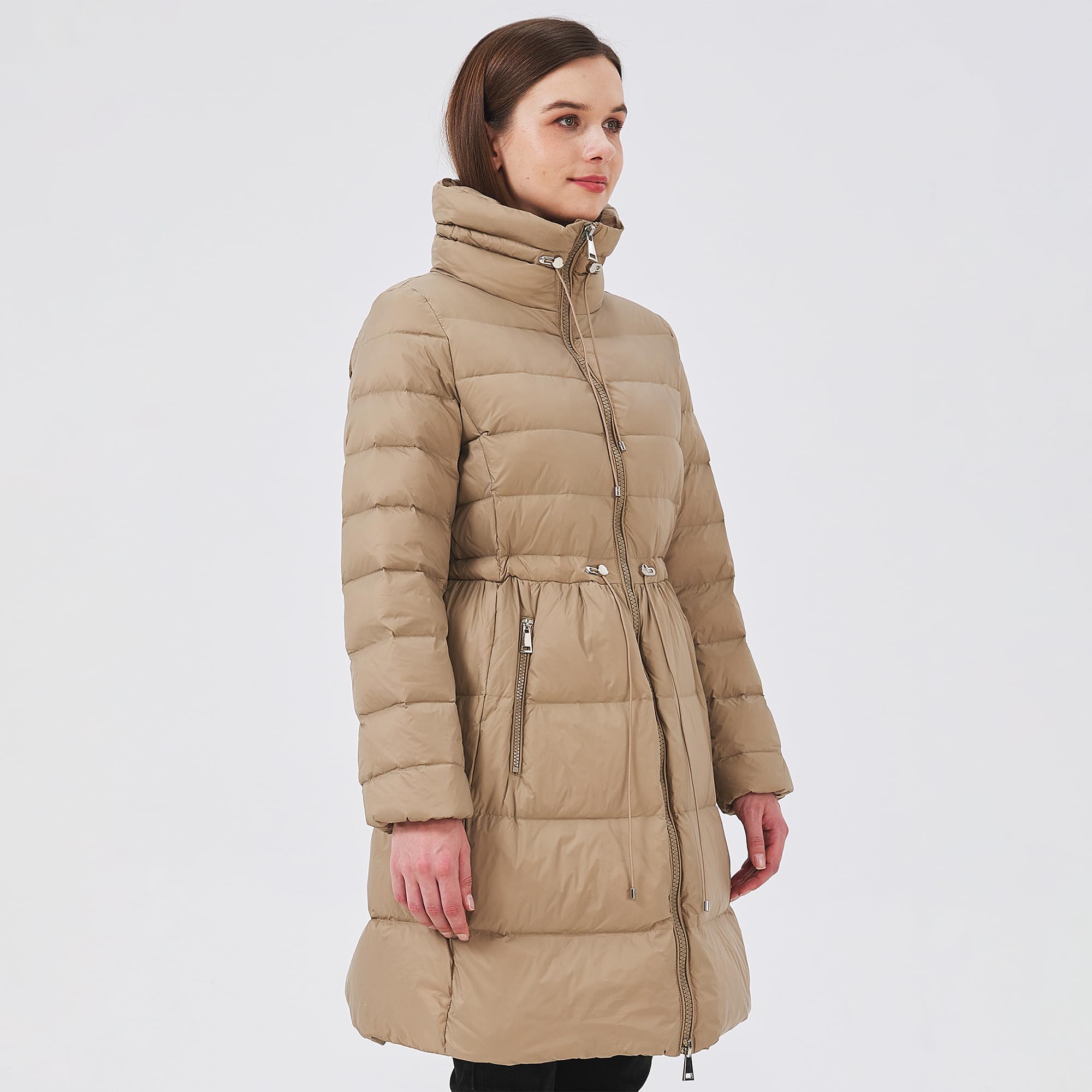 Piumino da donna leggero con collo alto e coulisse in vita media lunghezza trapuntato piumino