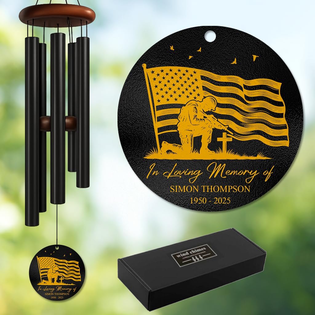 Personalized Veteran Memorial Wind Chime – “in Loving Memory of” Custom Name & Years – Soldier Kneeling Under Flag Design – Military Sympathy Gift for Families – Outdoor Remembrance Tribute