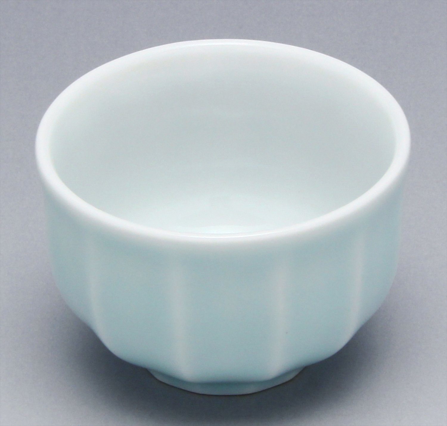 Amazon｜有田焼 聖陶苑 盃 ぐいのみ おちょこ 青白磁面取 約直径5.5×高