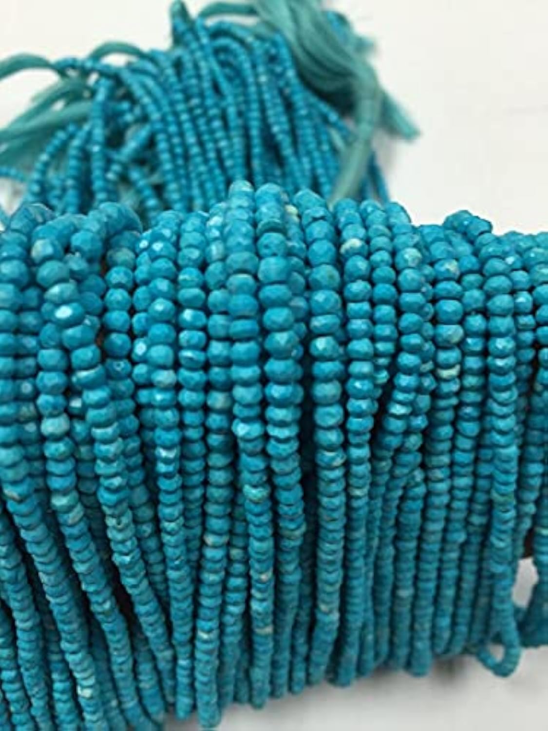 Turquoise facettée 3mm de qualité supérieure en fils de 14 pouces