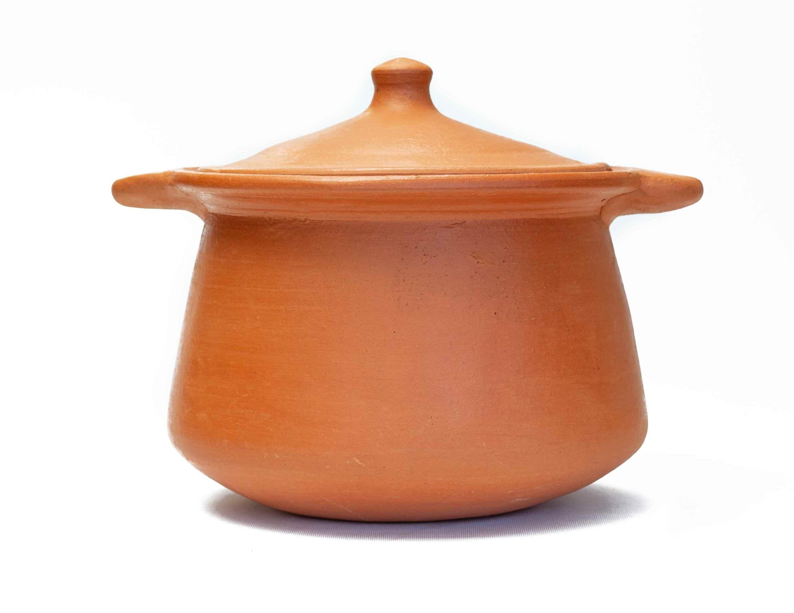 Platt Happy Earth 1.5L Handcrafted Unglazed Terracotta Organic Clay Curry Pot Earthen Cookware with Lid for Cooking and Serving,1.5L (Brick Red)