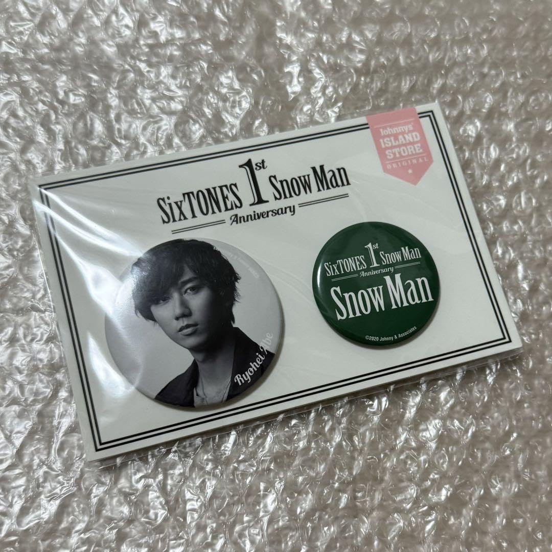 Amazon.co.jp: スノスト1周年記念グッズ 缶バッジ 阿部亮平 : おもちゃ