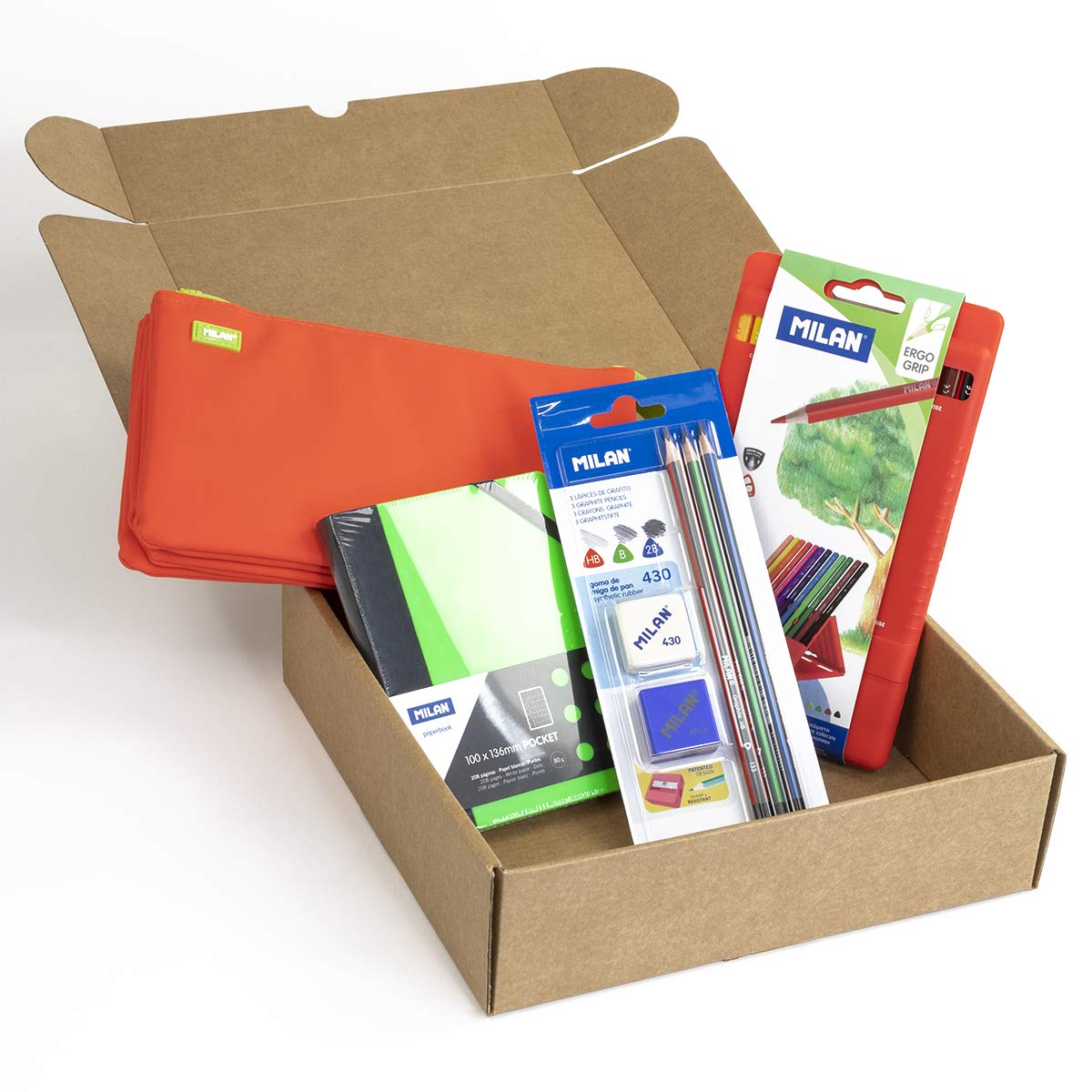 Caja regalo completa, regalo ideal dibujo. 12 lápices de colores en estuche. Portatodo y libreta a juego. 3 lápices de grafito de distintas graduaciones, goma y sacapuntas. Diseño y calidad MILAN.