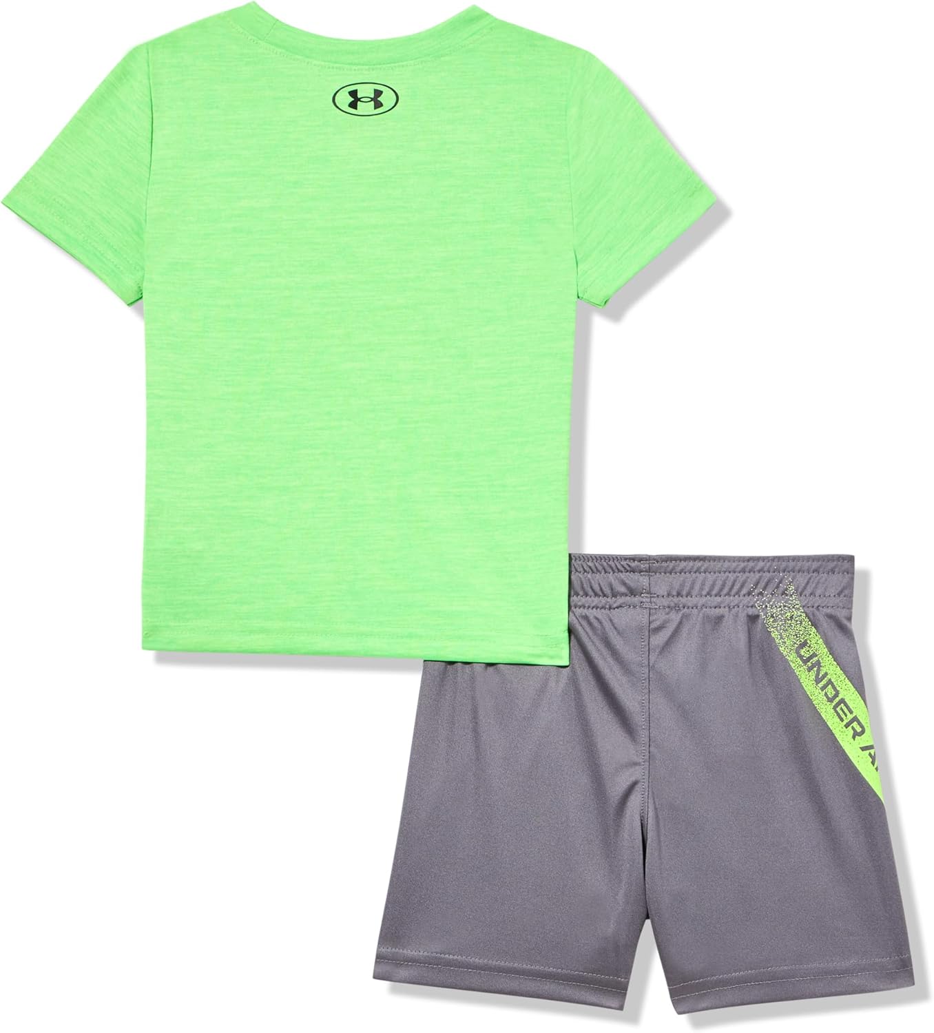 Under Armour 男児用半袖Tシャツとショートセット、軽量で通気性あり