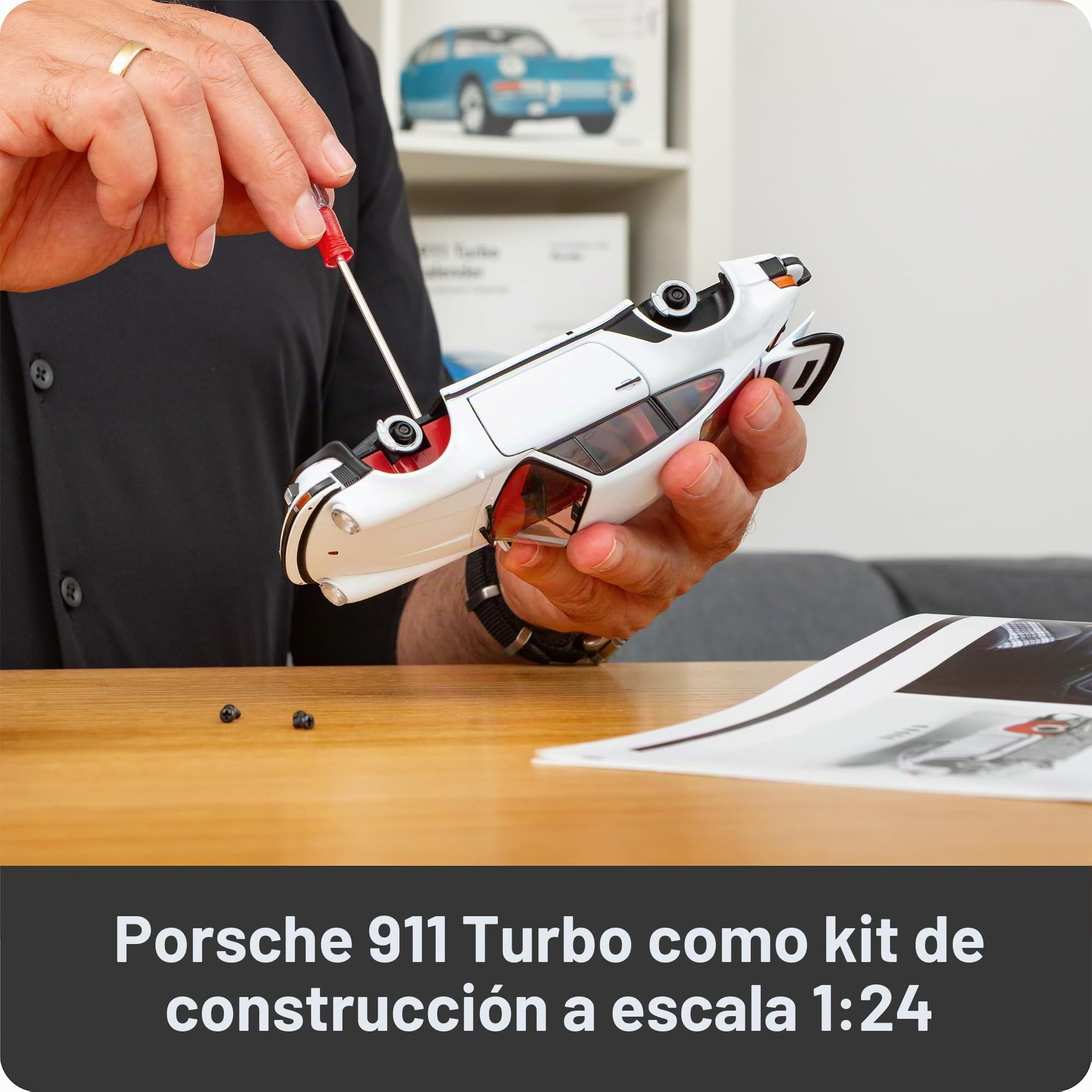 FRANZIS Calendario de Adviento Porsche 911 Turbo 67322 a escala 1:24, incluye base de sonido y libro de 52 páginas