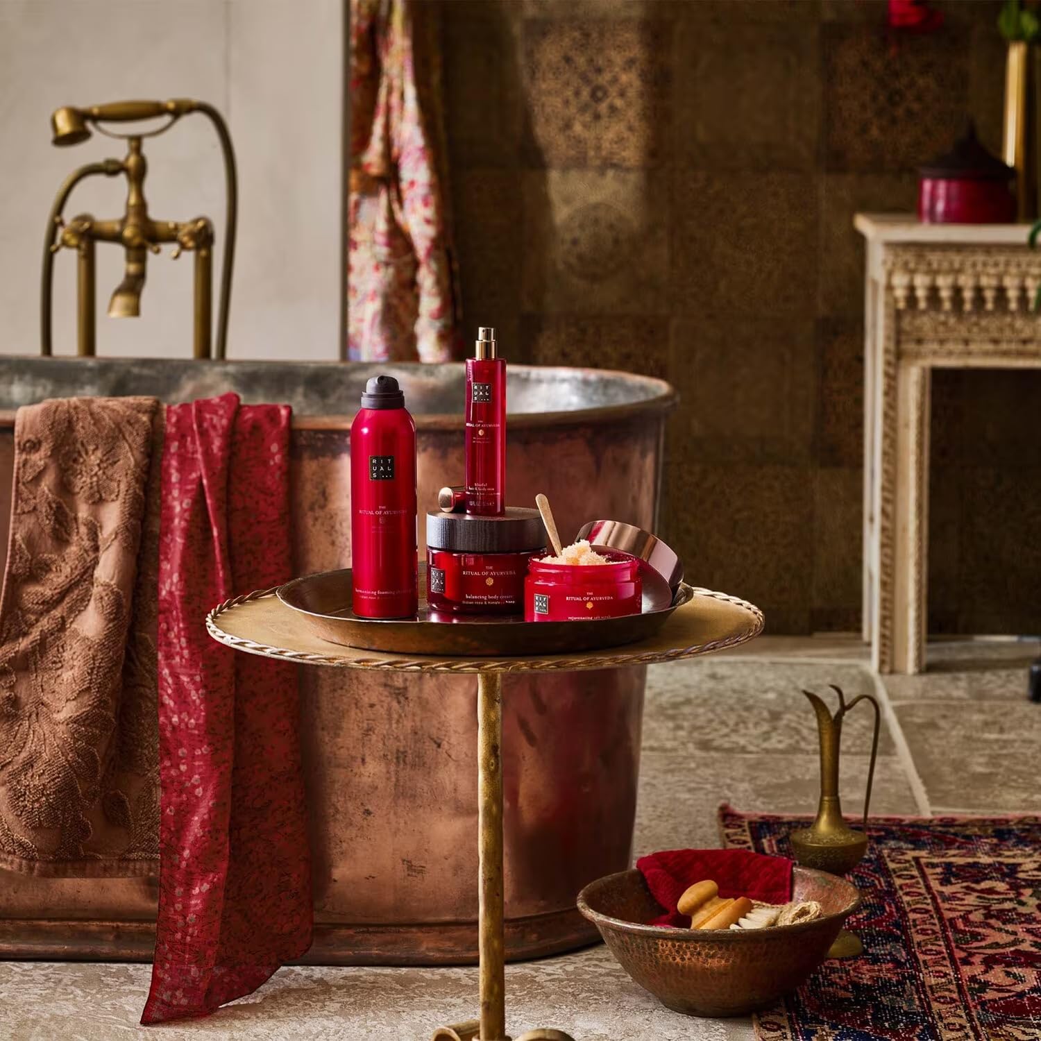 Rituals The Ritual of Ayurveda Odświeżający Scrub do ciała Indian Rose & Punjabi Pink Salt & Sweet Almond 125 g